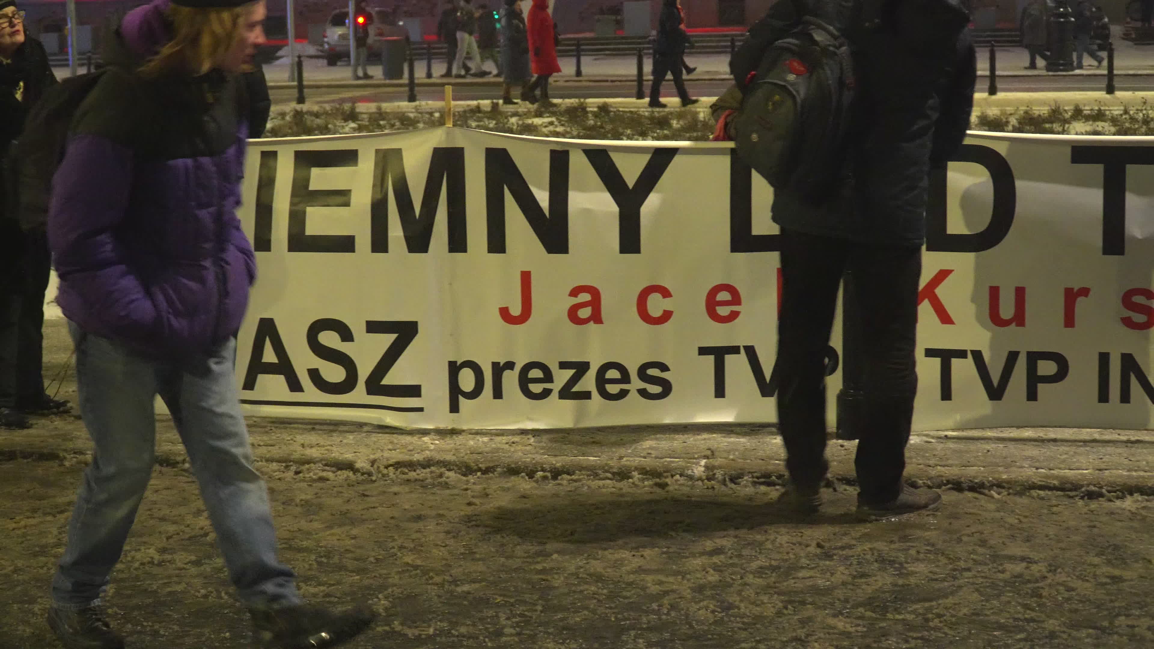 Tens of thousands march in protest of imprisoned politicians in Warsaw
