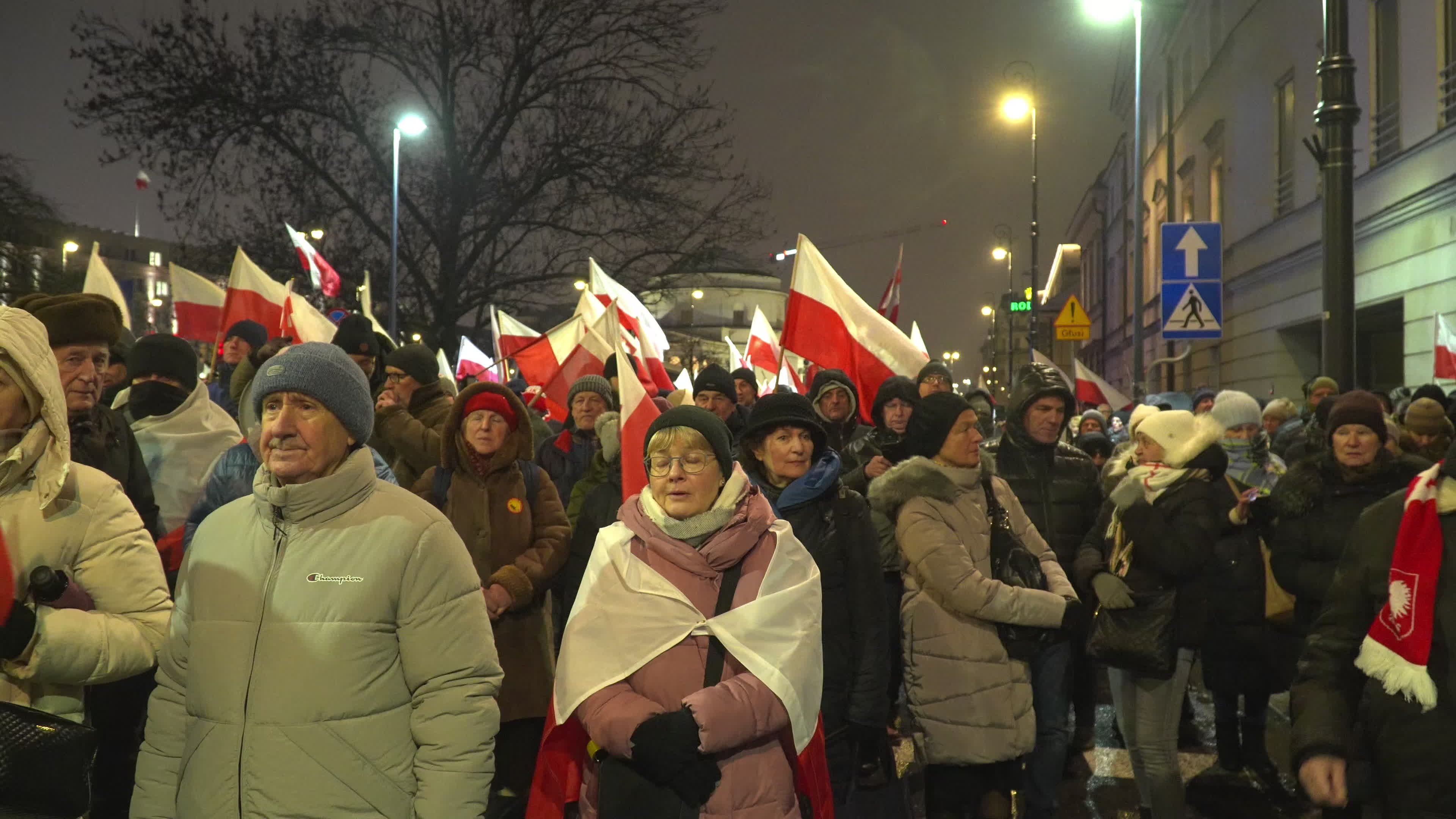 Tens of thousands march in protest of imprisoned politicians in Warsaw