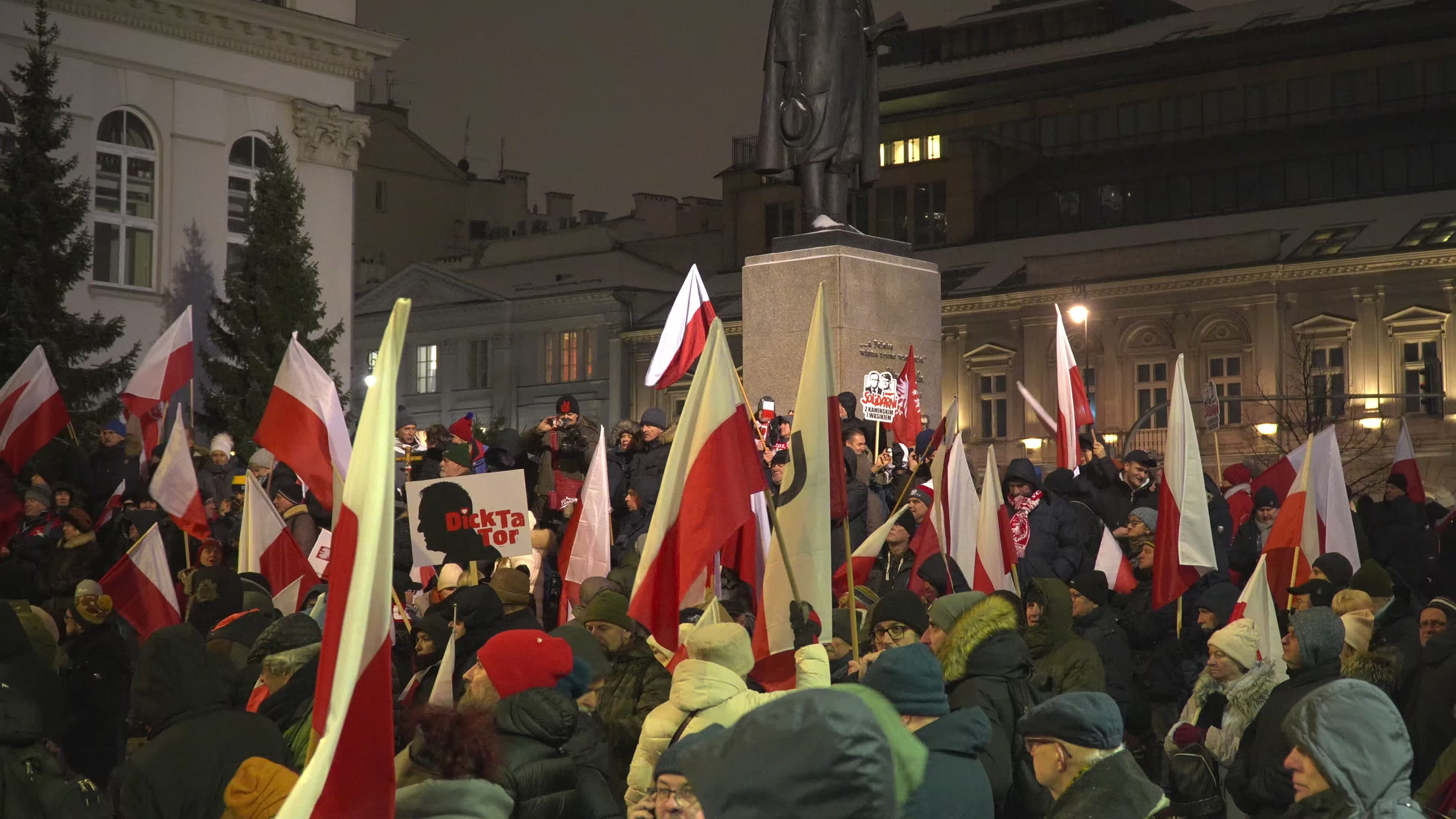 Tens of thousands march in protest of imprisoned politicians in Warsaw