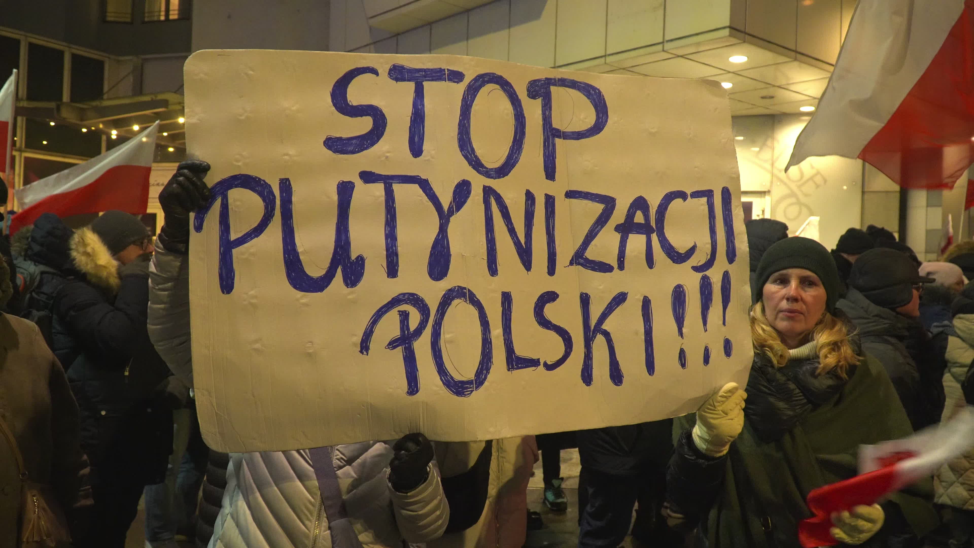 Tens of thousands march in protest of imprisoned politicians in Warsaw