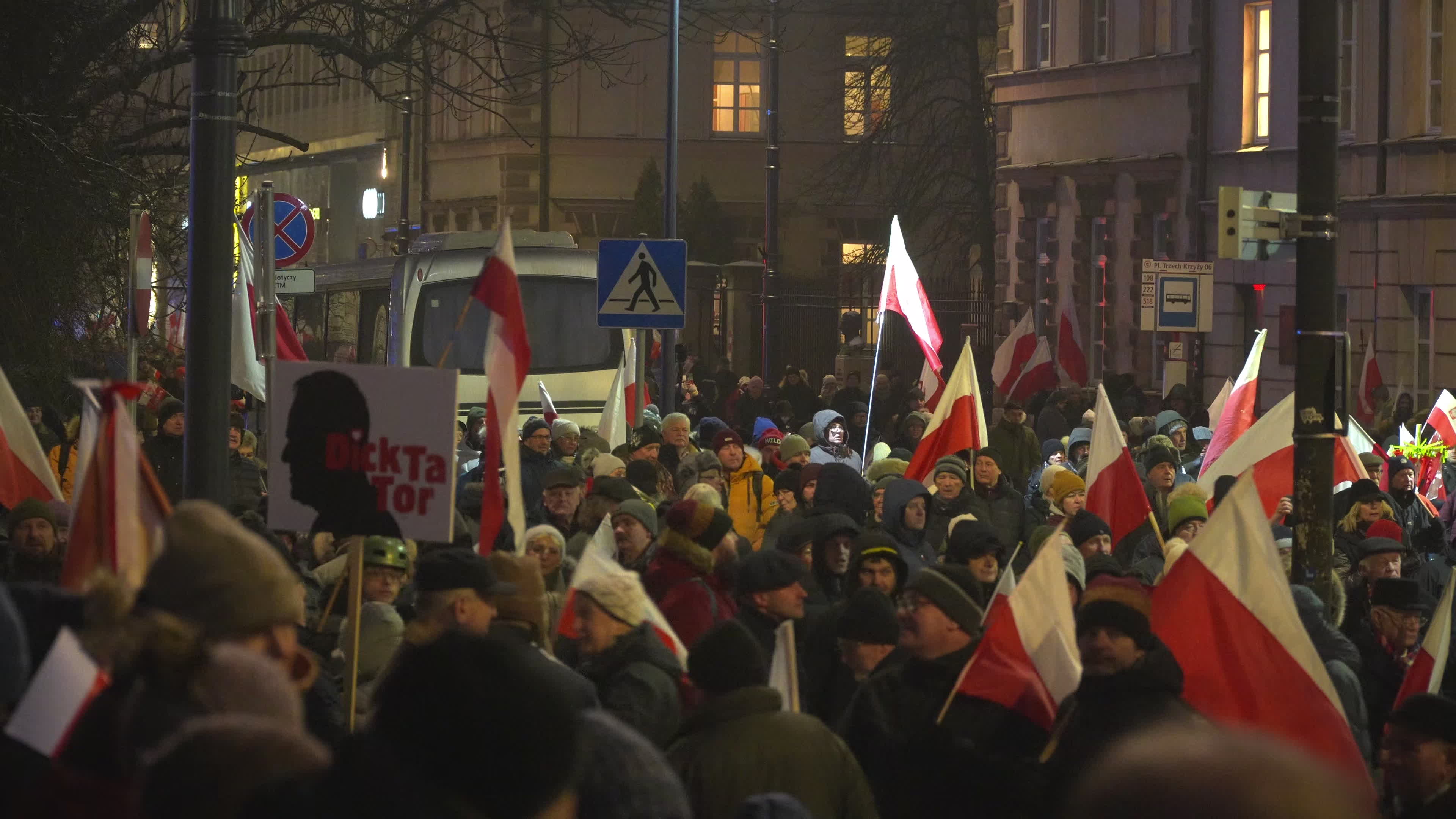 Tens of thousands march in protest of imprisoned politicians in Warsaw