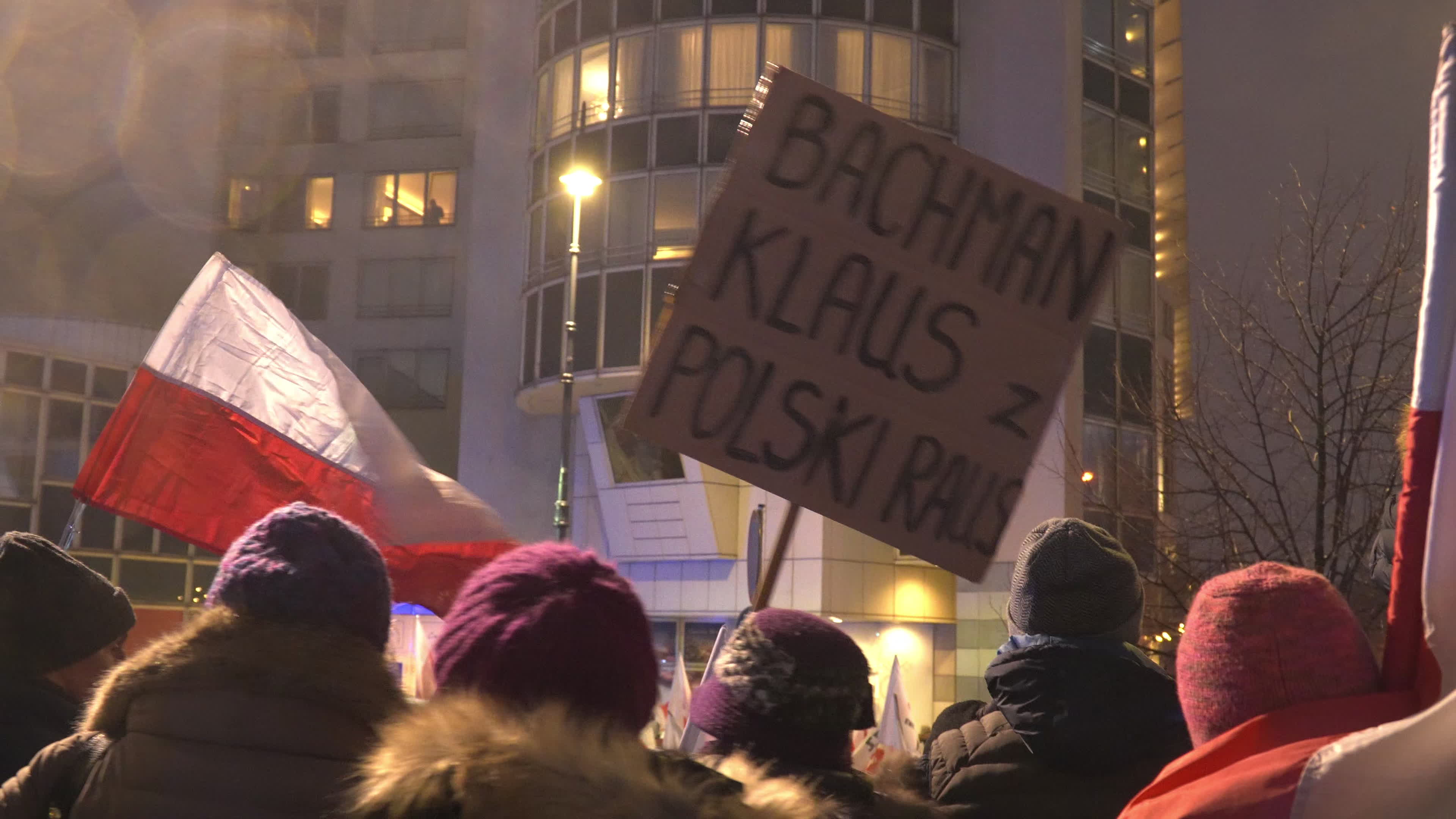 Tens of thousands march in protest of imprisoned politicians in Warsaw