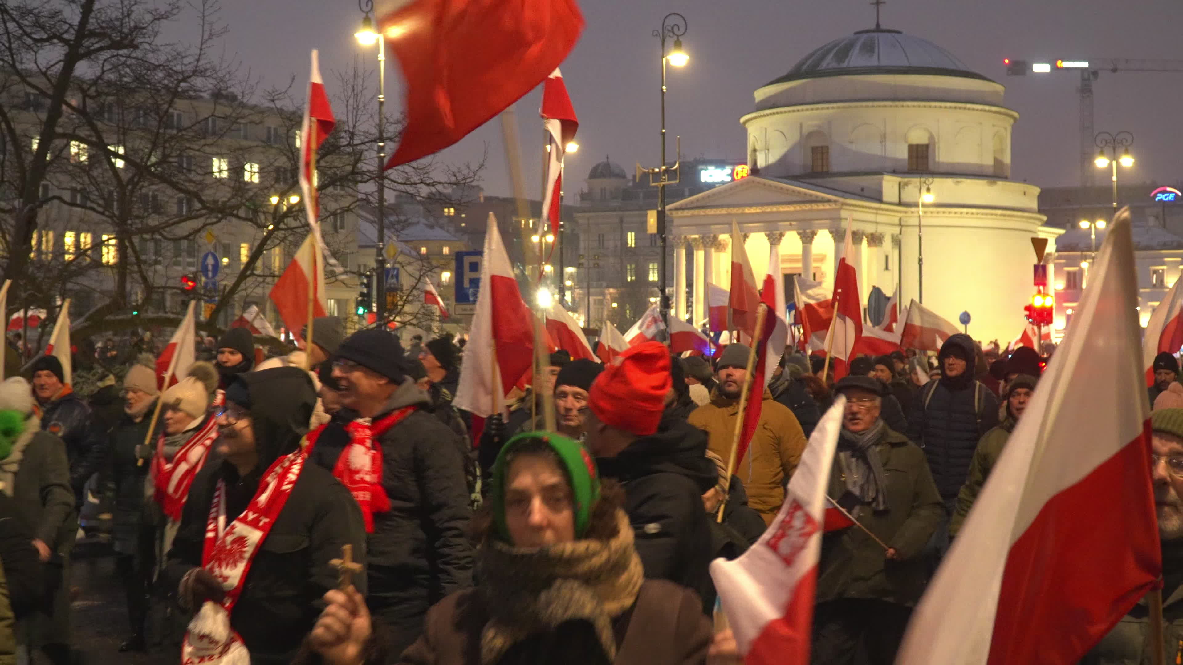 Tens of thousands march in protest of imprisoned politicians in Warsaw
