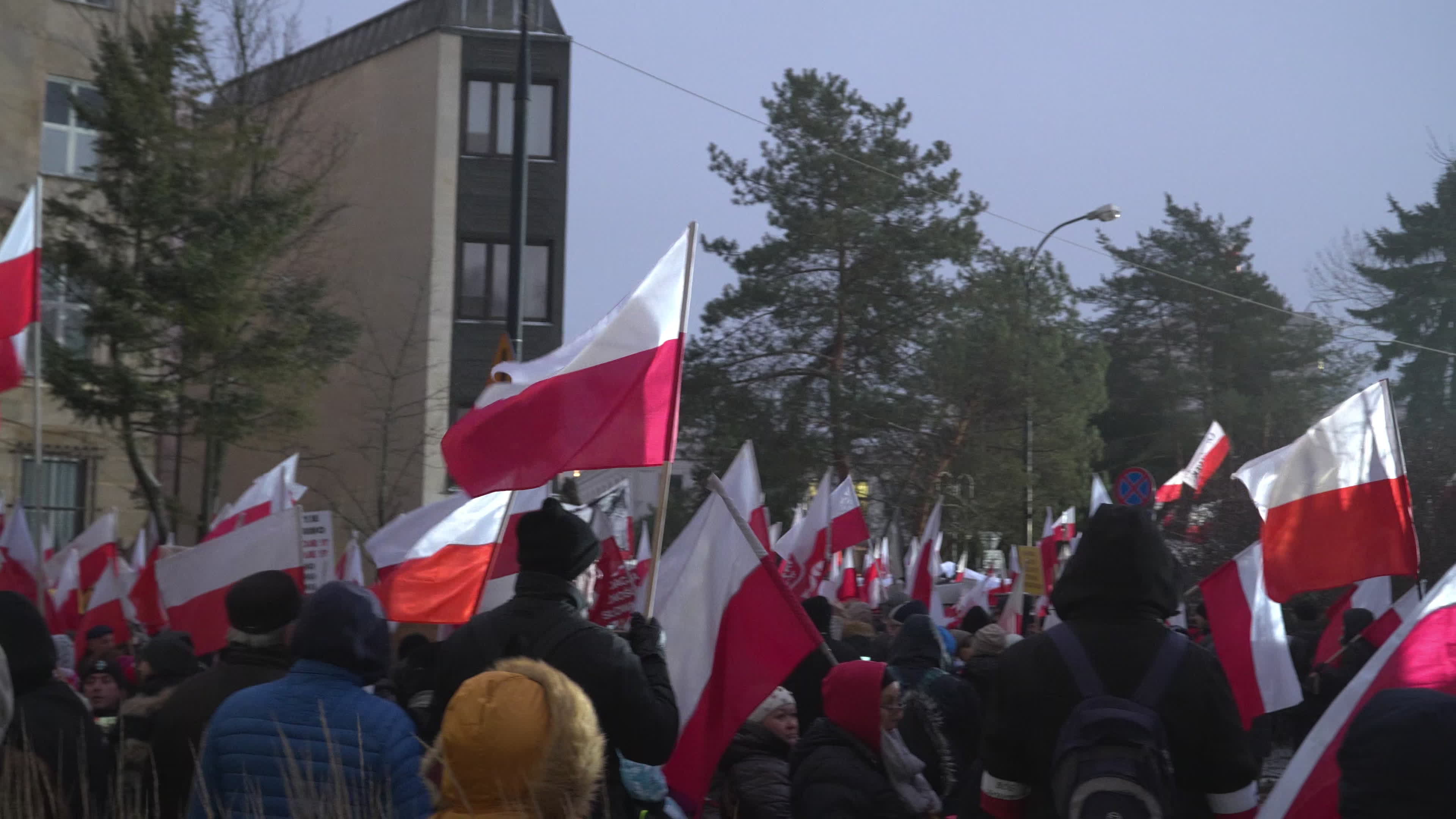 Tens of thousands march in protest of imprisoned politicians in Warsaw