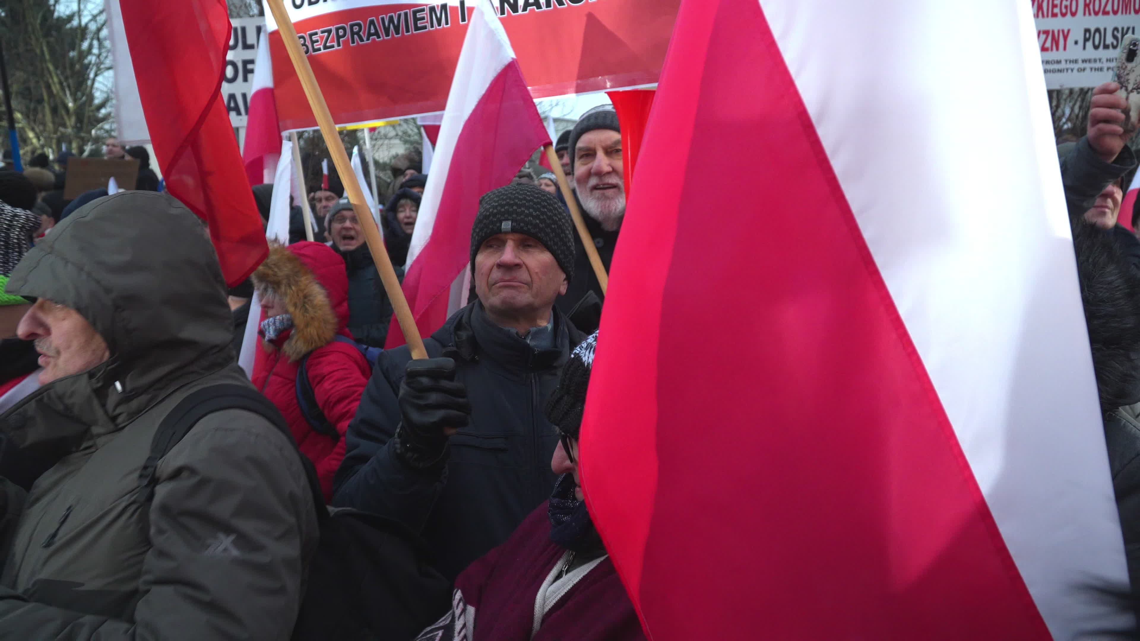 Tens of thousands march in protest of imprisoned politicians in Warsaw