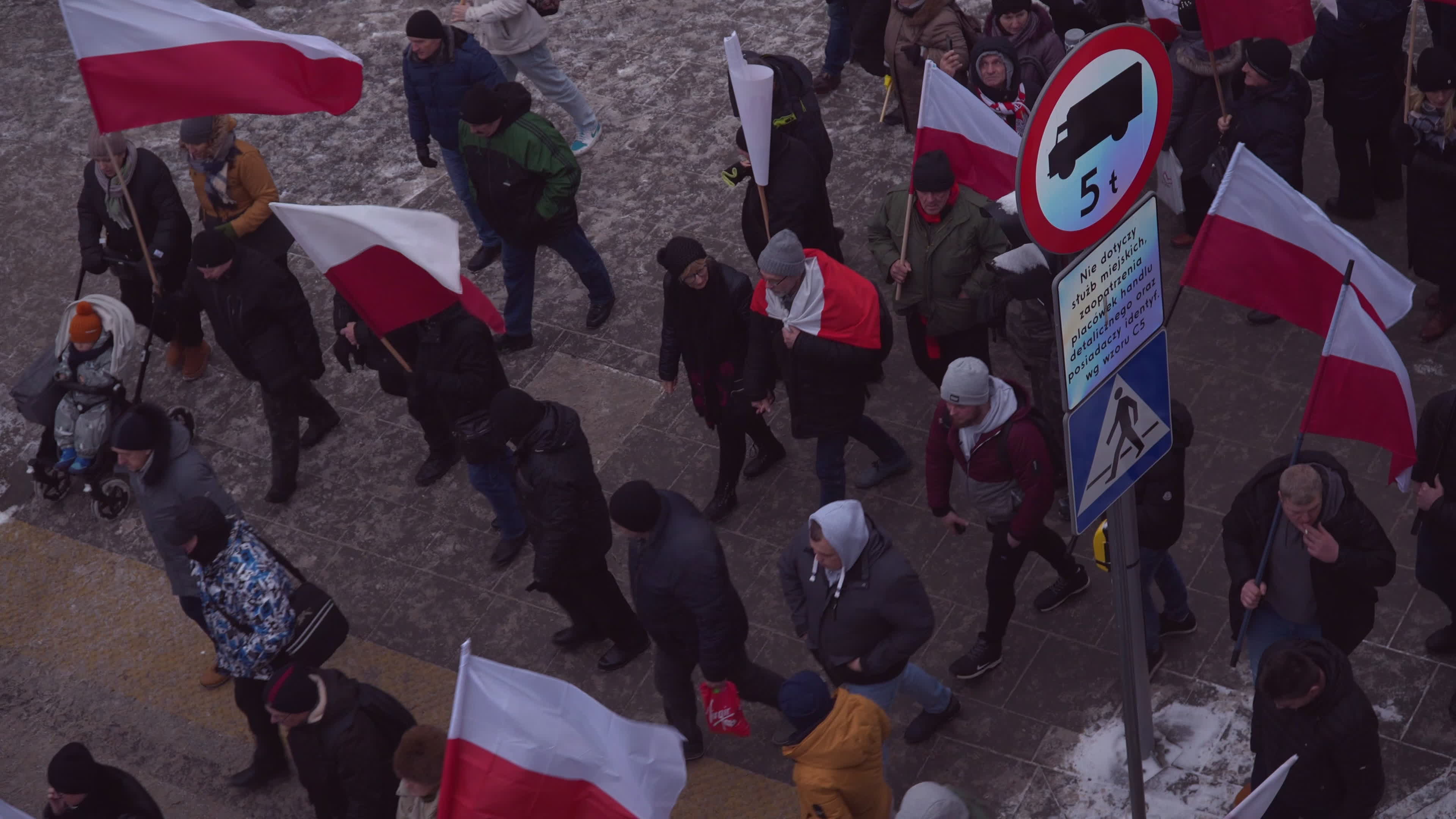 Tens of thousands march in protest of imprisoned politicians in Warsaw