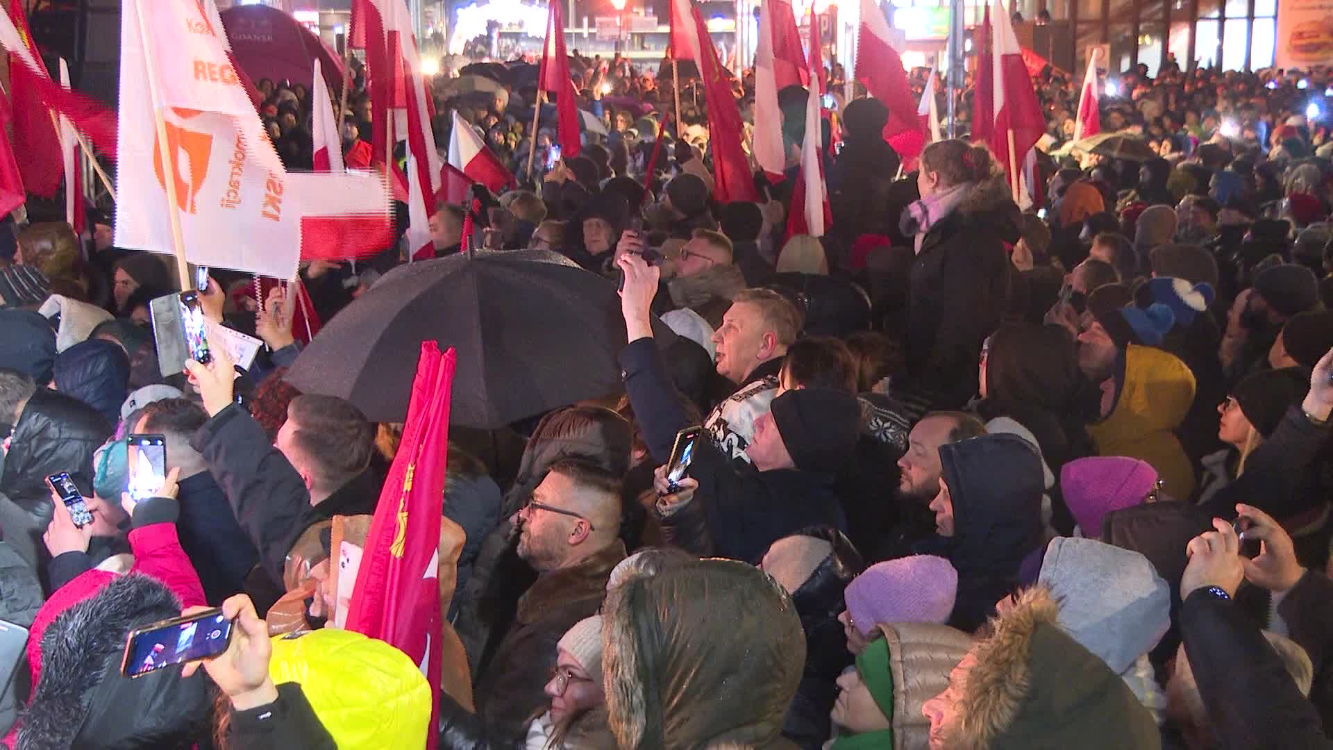 Thousands commemorate murdered mayor of Gdańsk on the fifth anniversary of his death