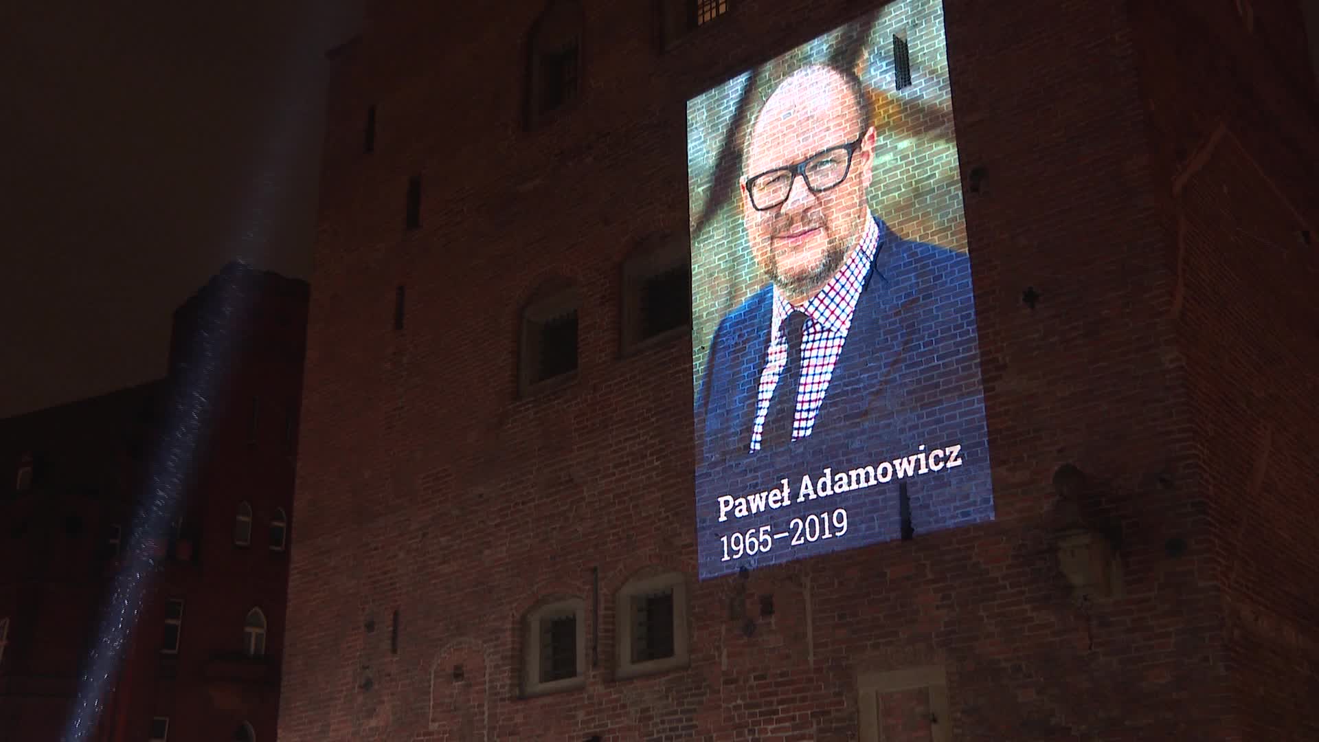Thousands commemorate murdered mayor of Gdańsk on the fifth anniversary of his death