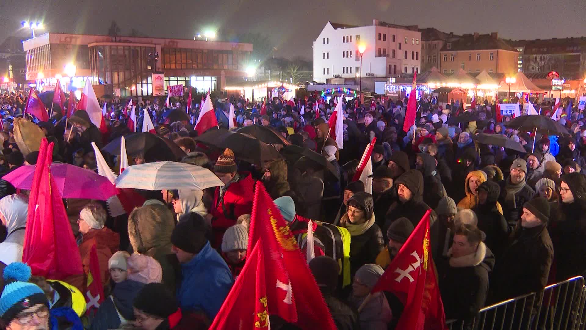 Thousands commemorate murdered mayor of Gdańsk on the fifth anniversary of his death