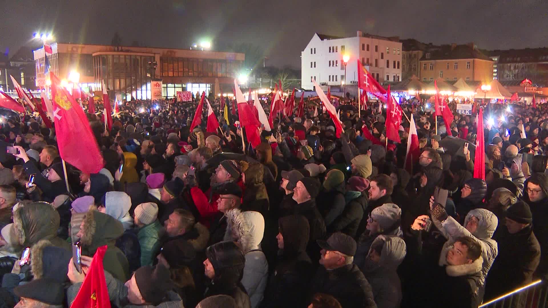 Thousands commemorate murdered mayor of Gdańsk on the fifth anniversary of his death