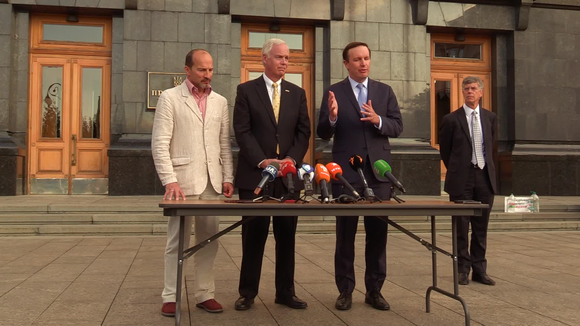 US Senators Ron Johnson and Chris Murphy press-conference in Ukraine