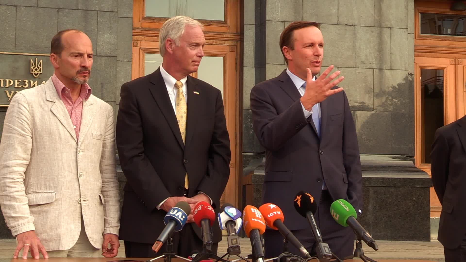 US Senators Ron Johnson and Chris Murphy press-conference in Ukraine