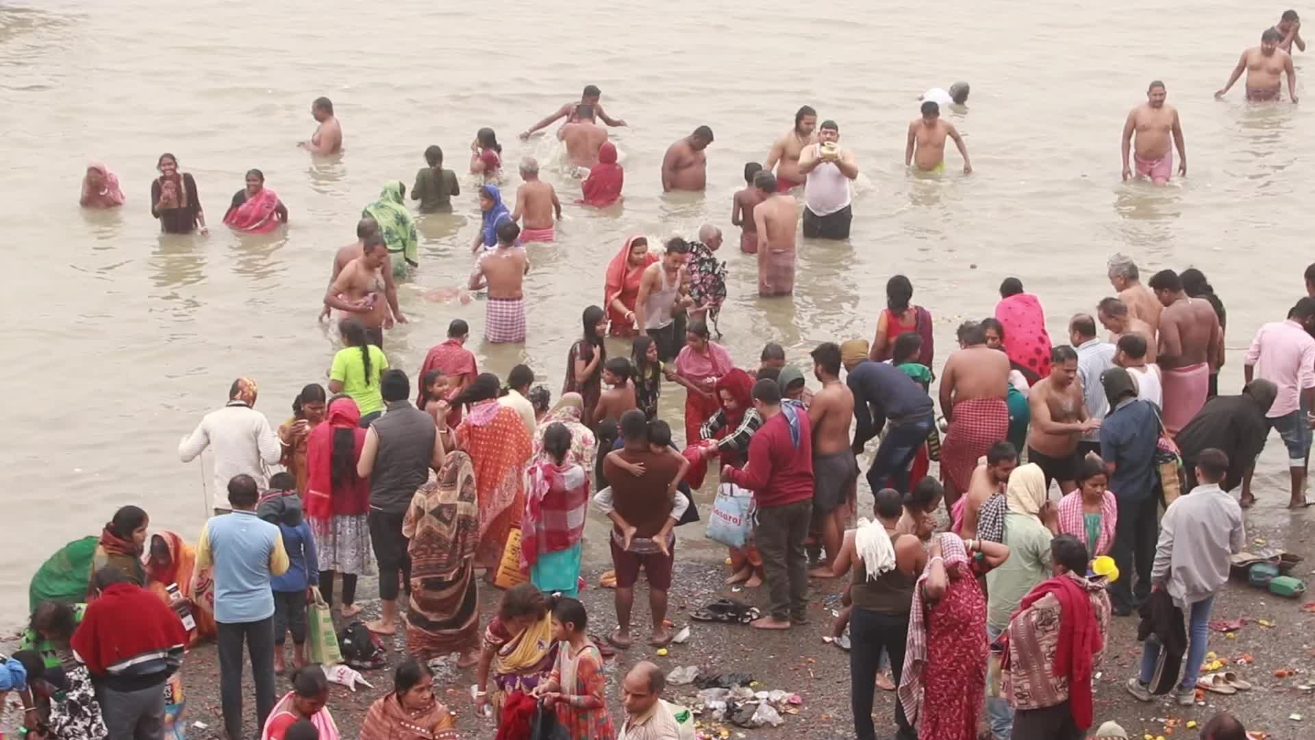Hindu Devotees Immerse in Ganga at Gangasagar Mela on Makar Sankranti, Kolkata