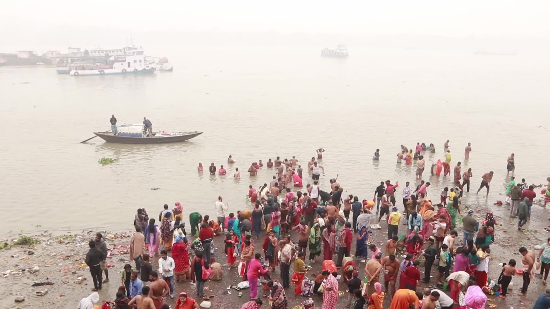 Hindu Devotees Immerse in Ganga at Gangasagar Mela on Makar Sankranti, Kolkata