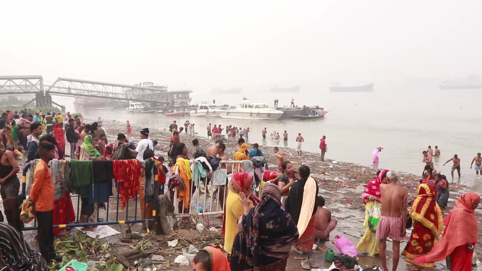 Hindu Devotees Immerse in Ganga at Gangasagar Mela on Makar Sankranti, Kolkata