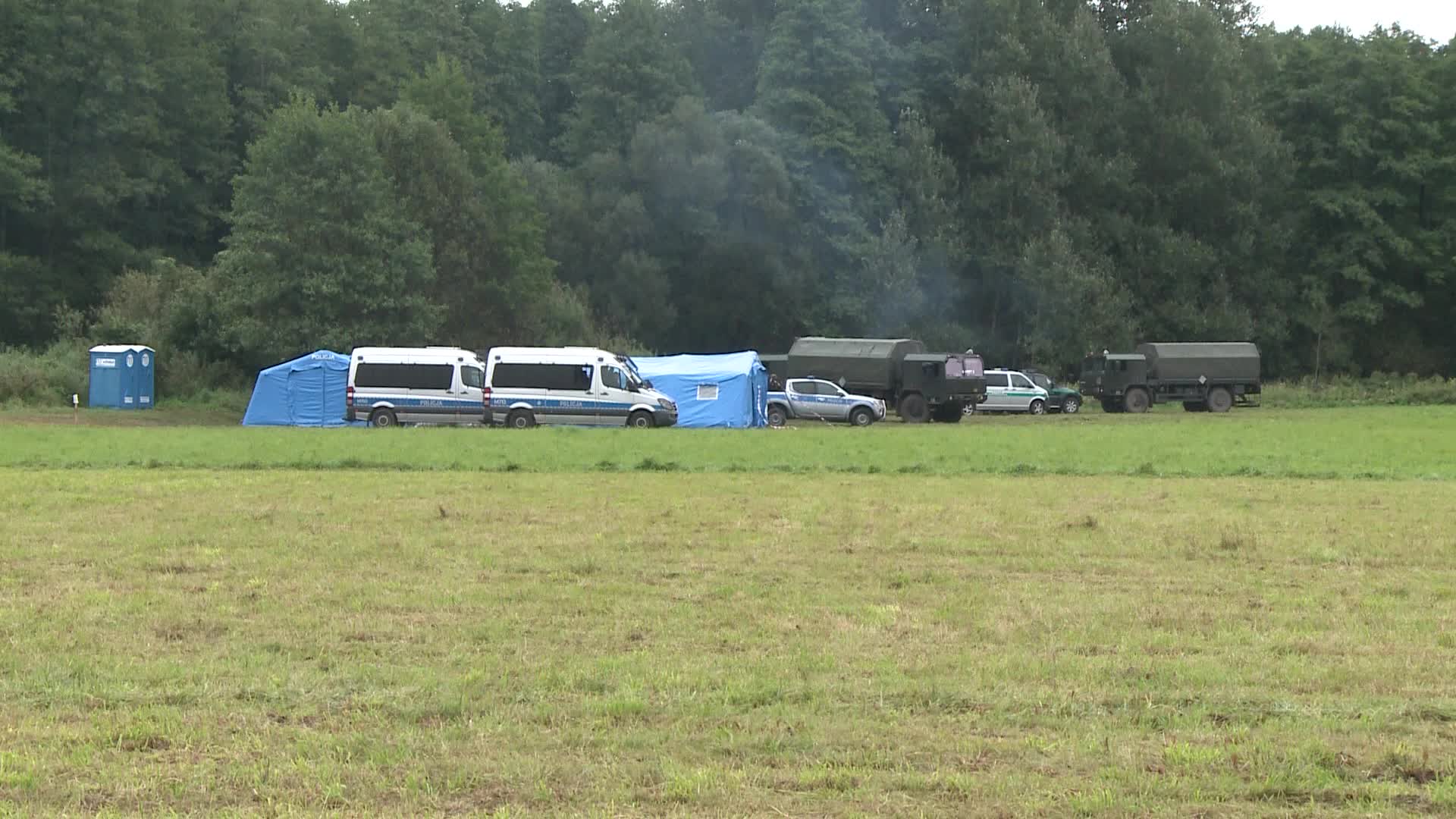 Migrants camp at Polish-Belarusian border guarded by police and military