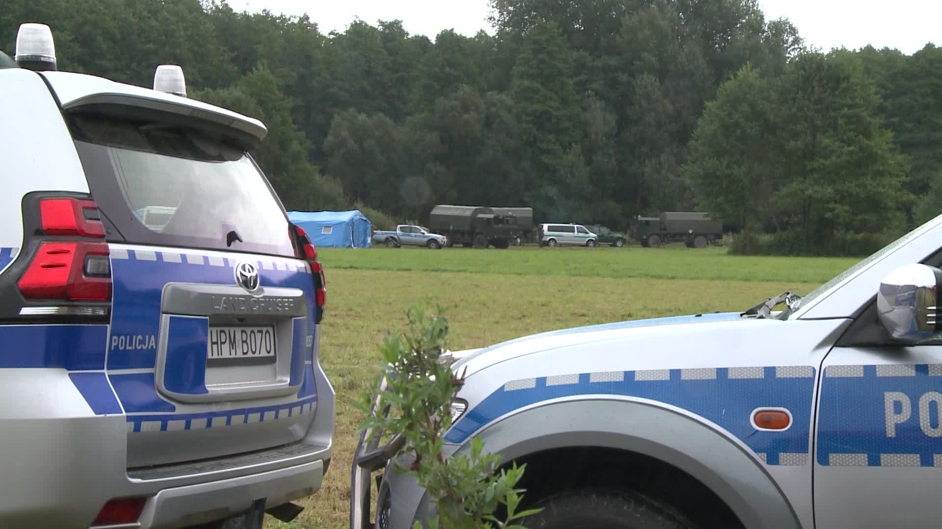 Migrants camp at Polish-Belarusian border guarded by police and military