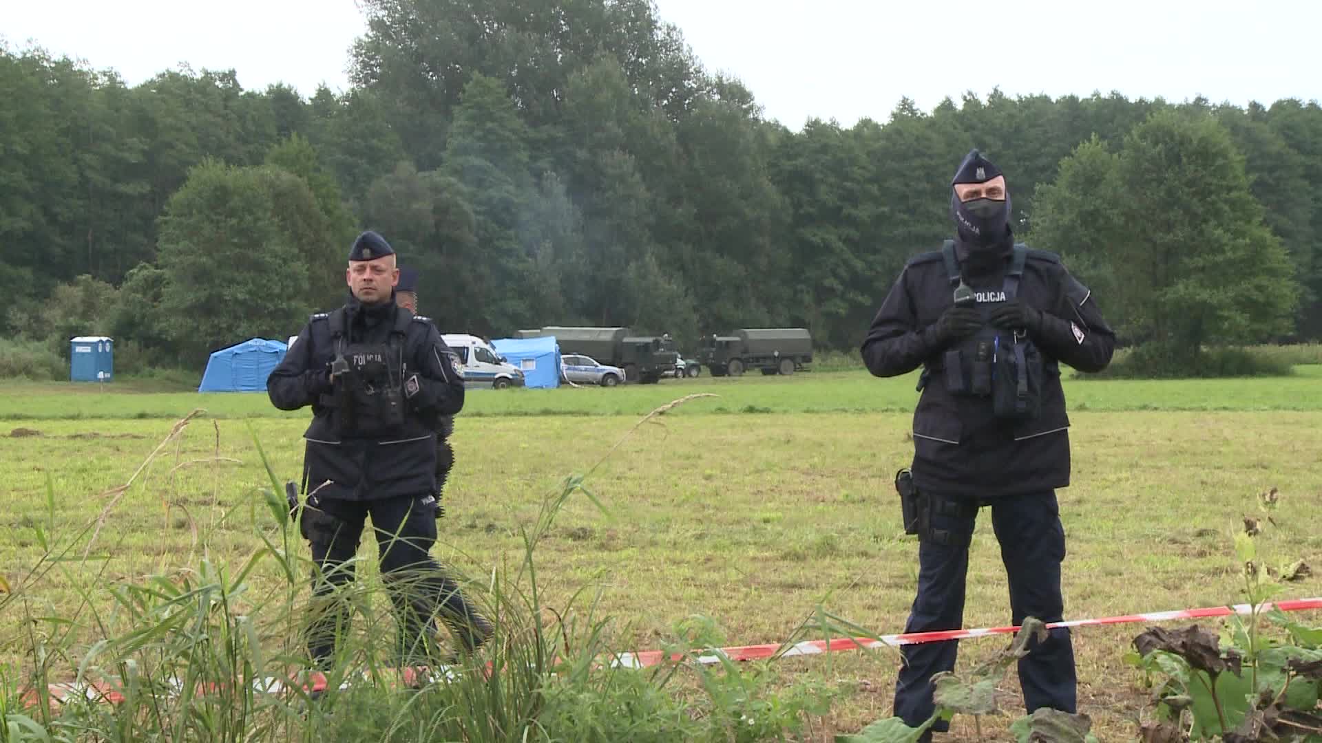 Migrants camp at Polish-Belarusian border guarded by police and military