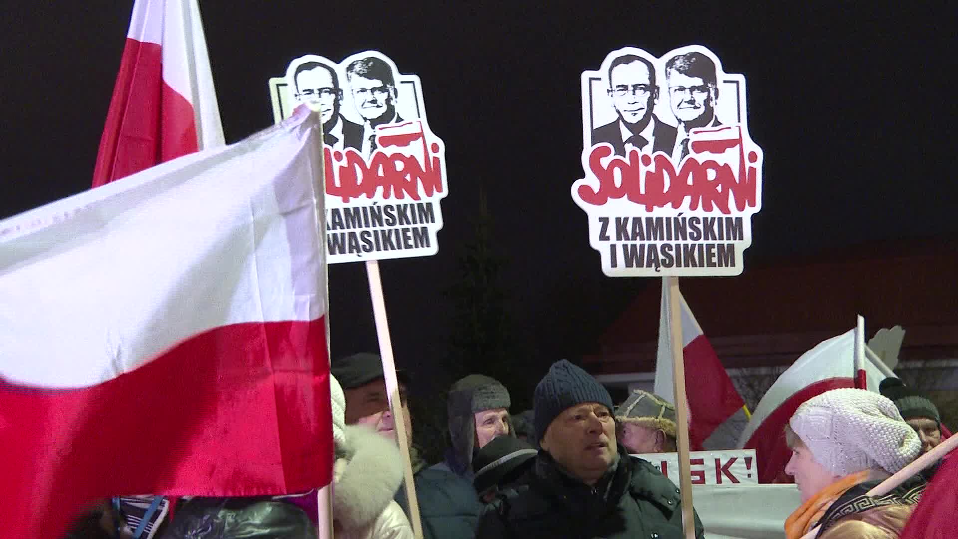 Poland's president pardons 2 imprisoned politicians