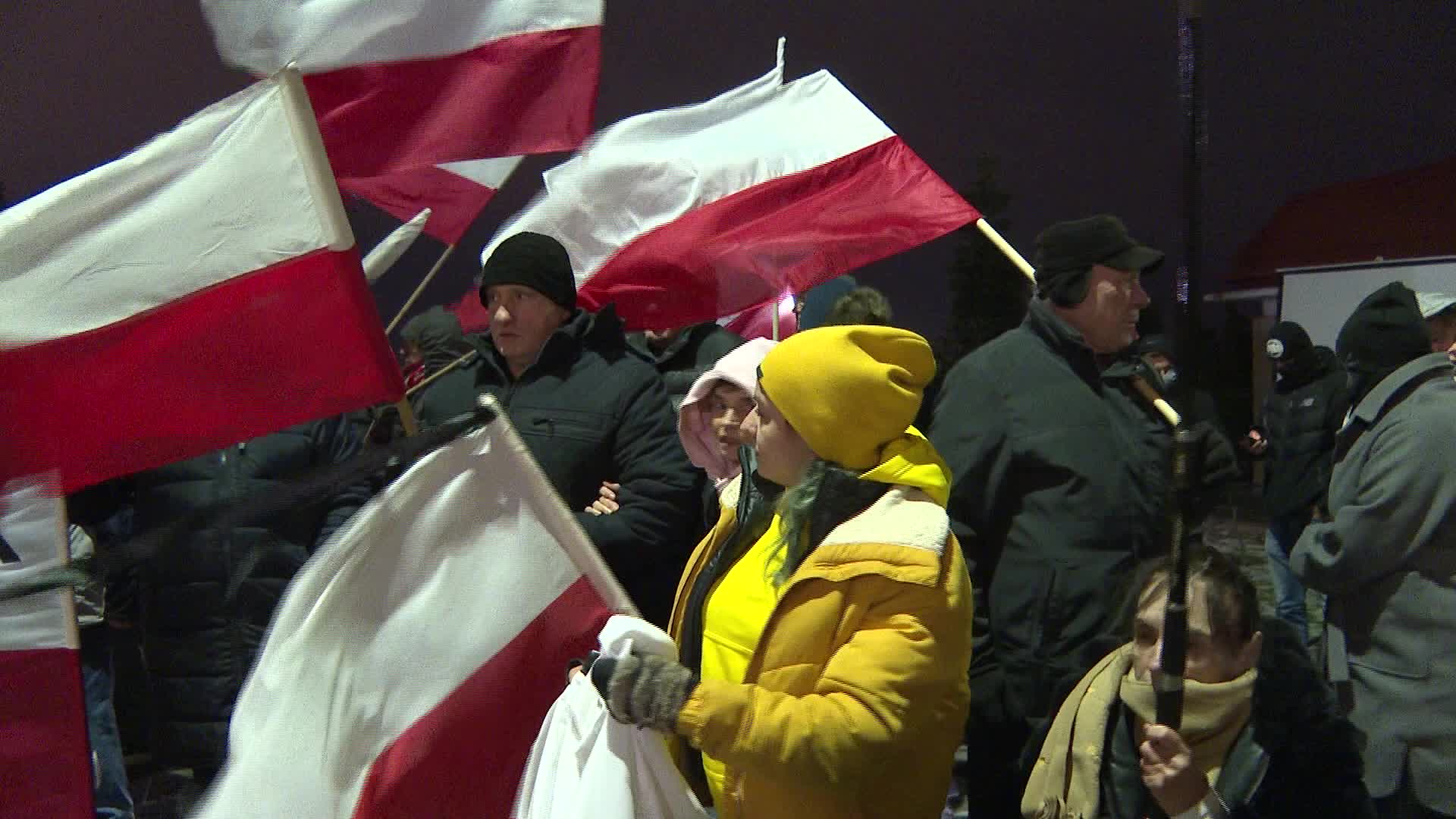 Poland's president pardons 2 imprisoned politicians