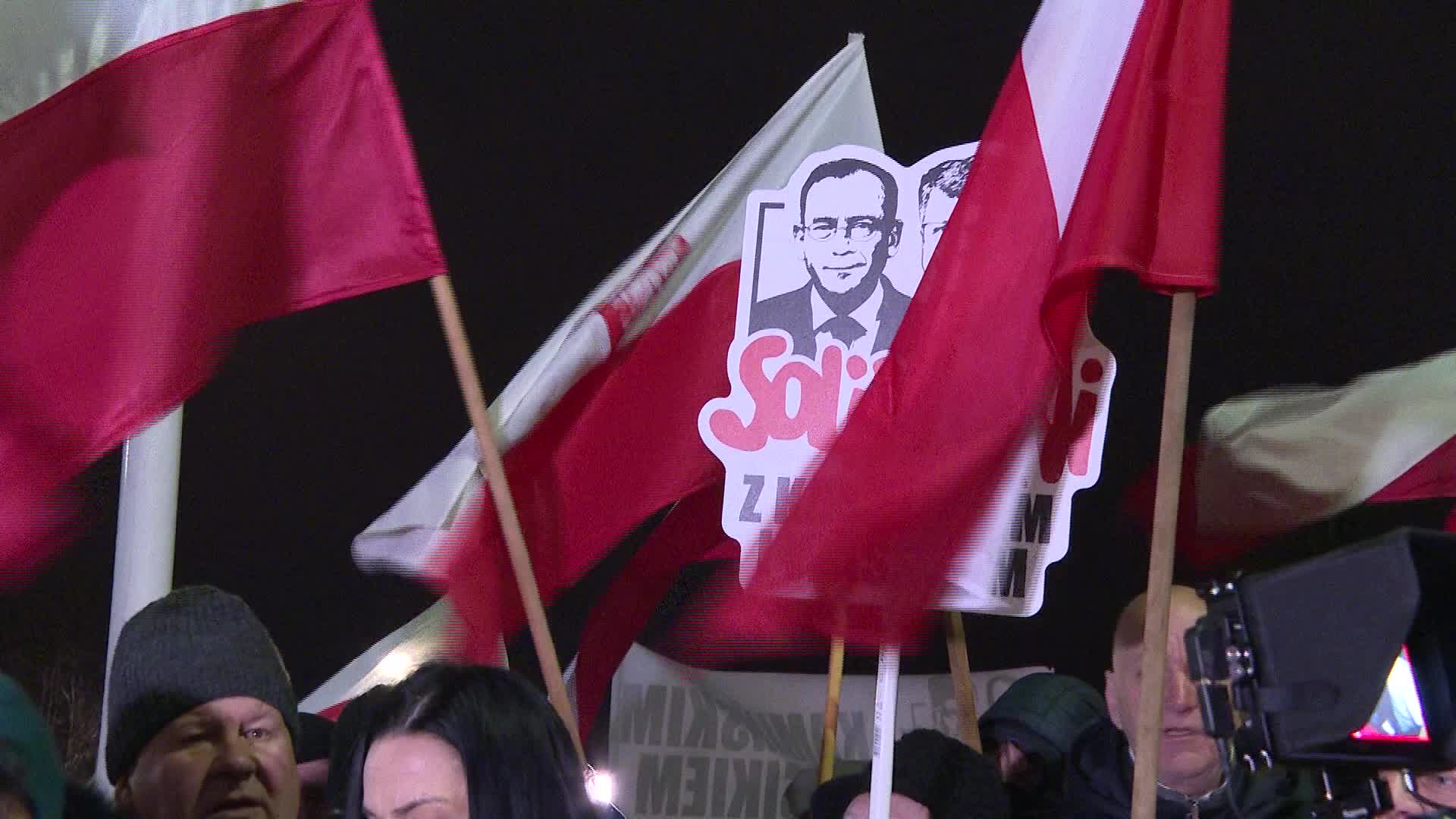 Poland's president pardons 2 imprisoned politicians