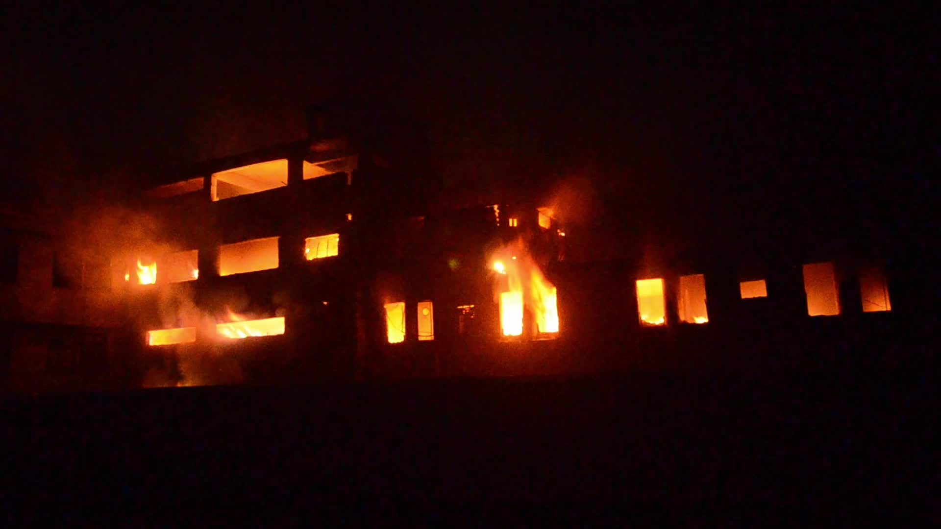 Fire destroys mobile phone market in Peshawar
