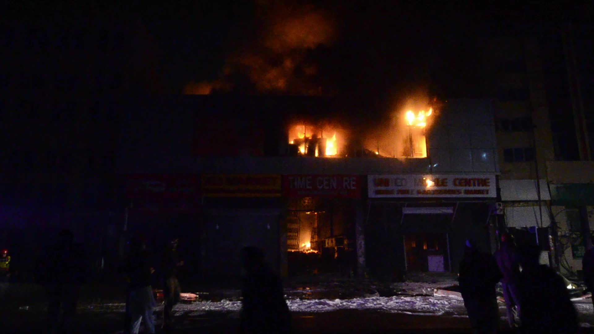 Fire destroys mobile phone market in Peshawar