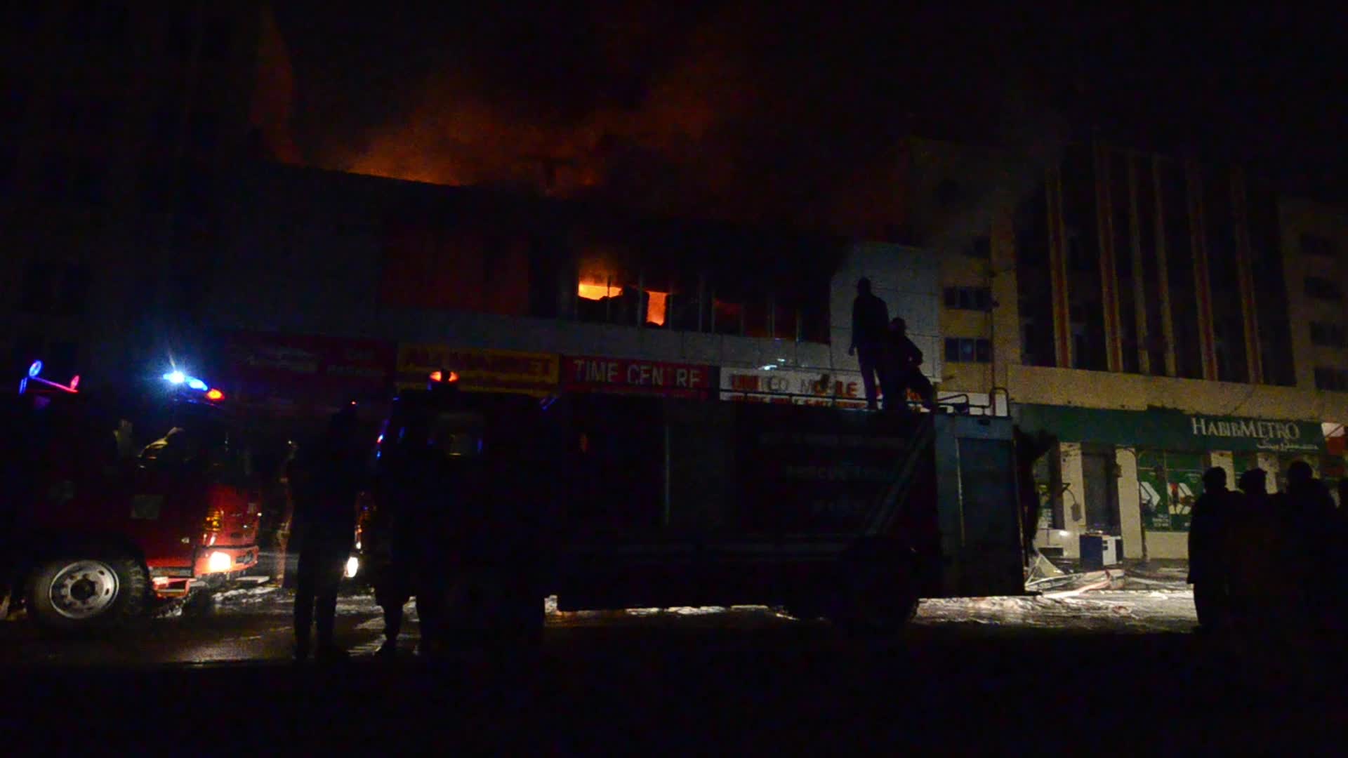 Fire destroys mobile phone market in Peshawar