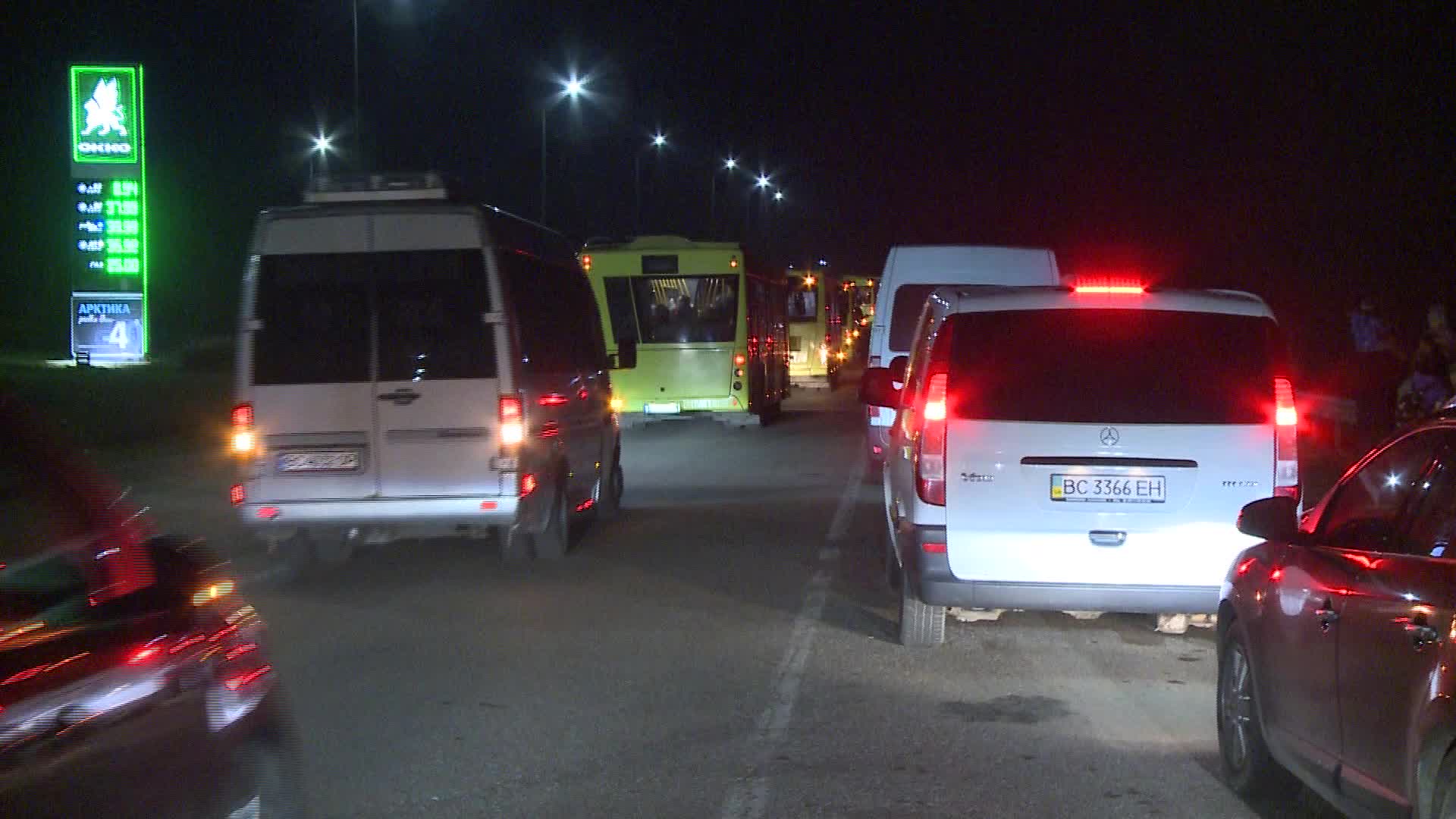 Long queues at the Ukraine border in the first days of the war with Russia