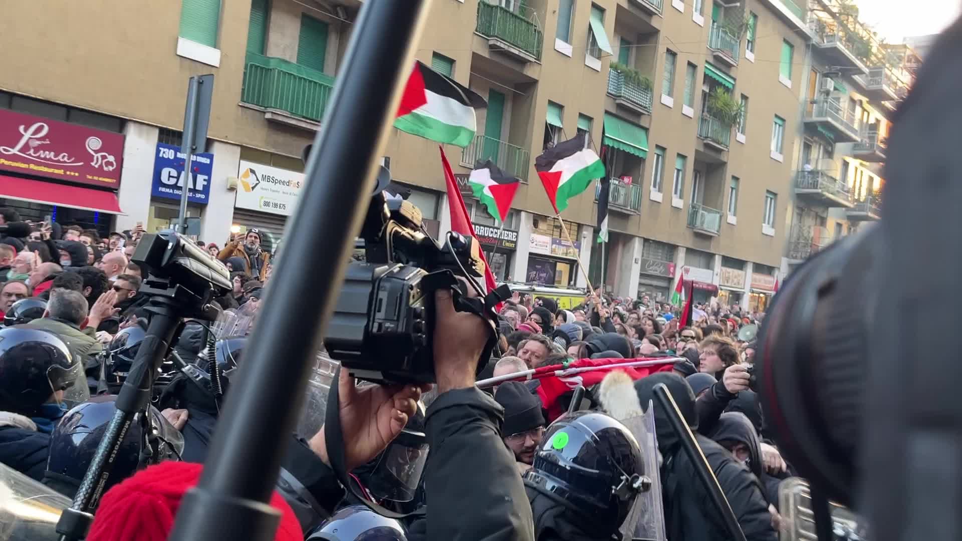 The demonstrations in support of Palestine despite government bans on the International Holocaust Remembrance Day in Milan