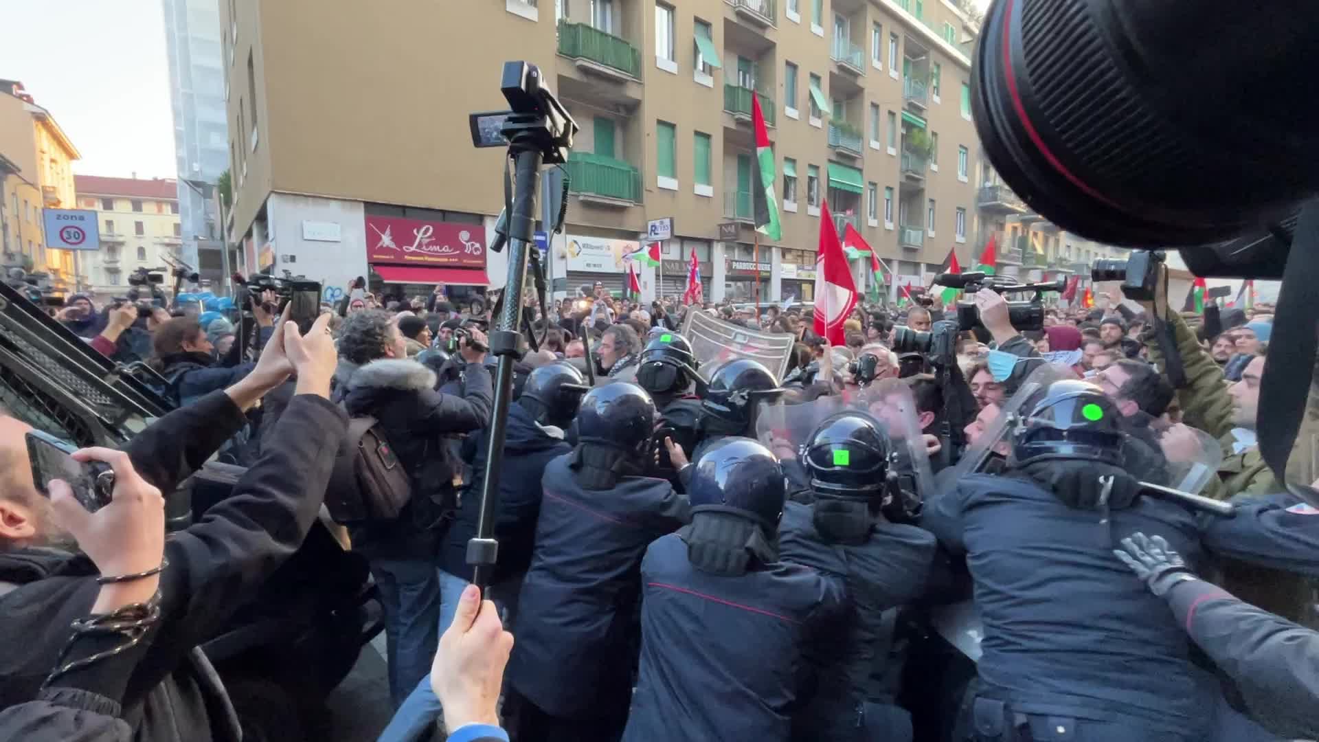 The demonstrations in support of Palestine despite government bans on the International Holocaust Remembrance Day in Milan
