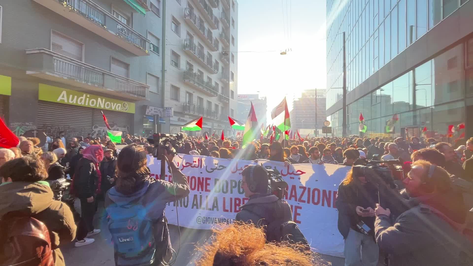 The demonstrations in support of Palestine despite government bans on the International Holocaust Remembrance Day in Milan