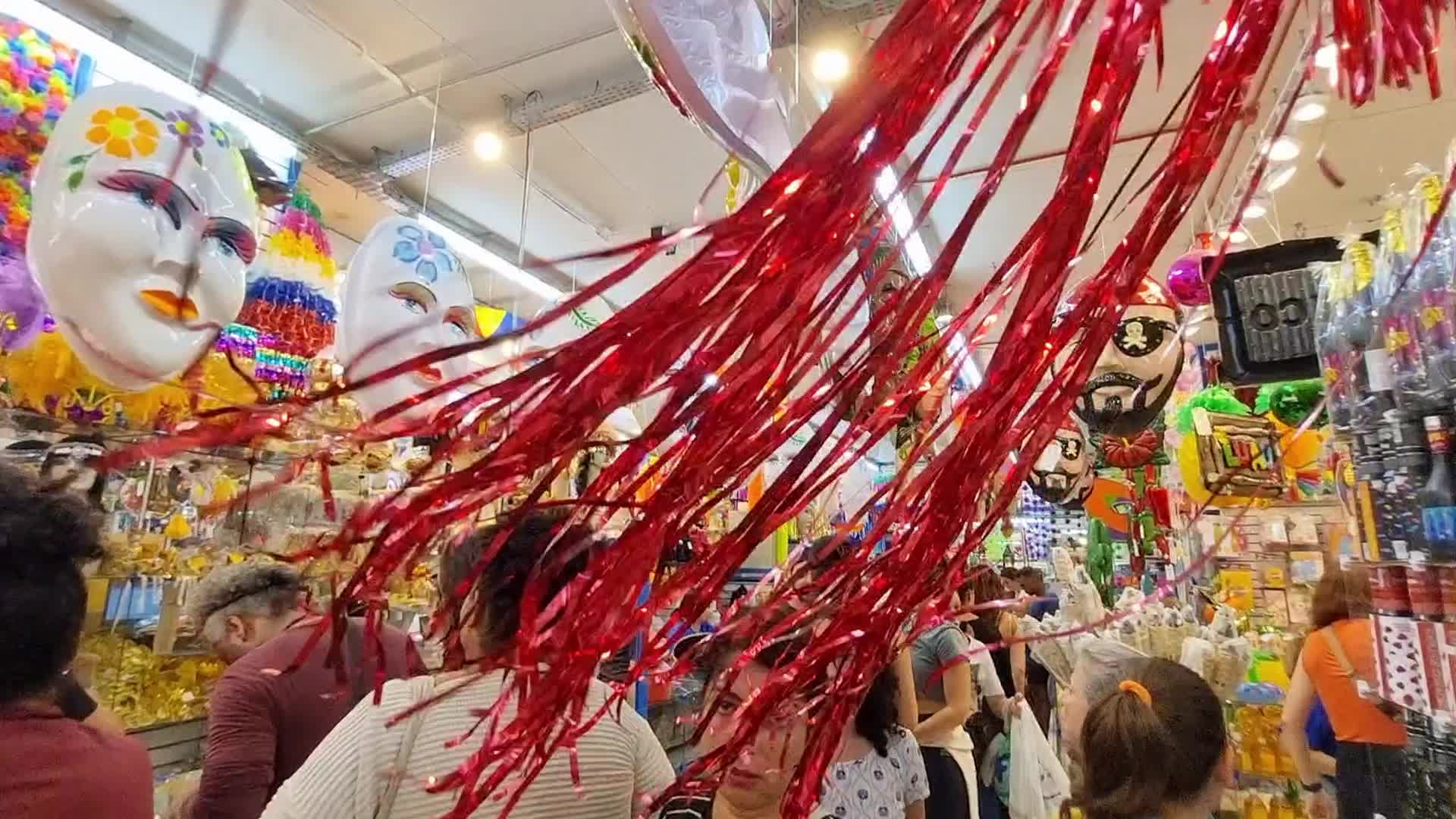 "Carnival Preparations Surge in Sao Paulo's 25 de Marco Area