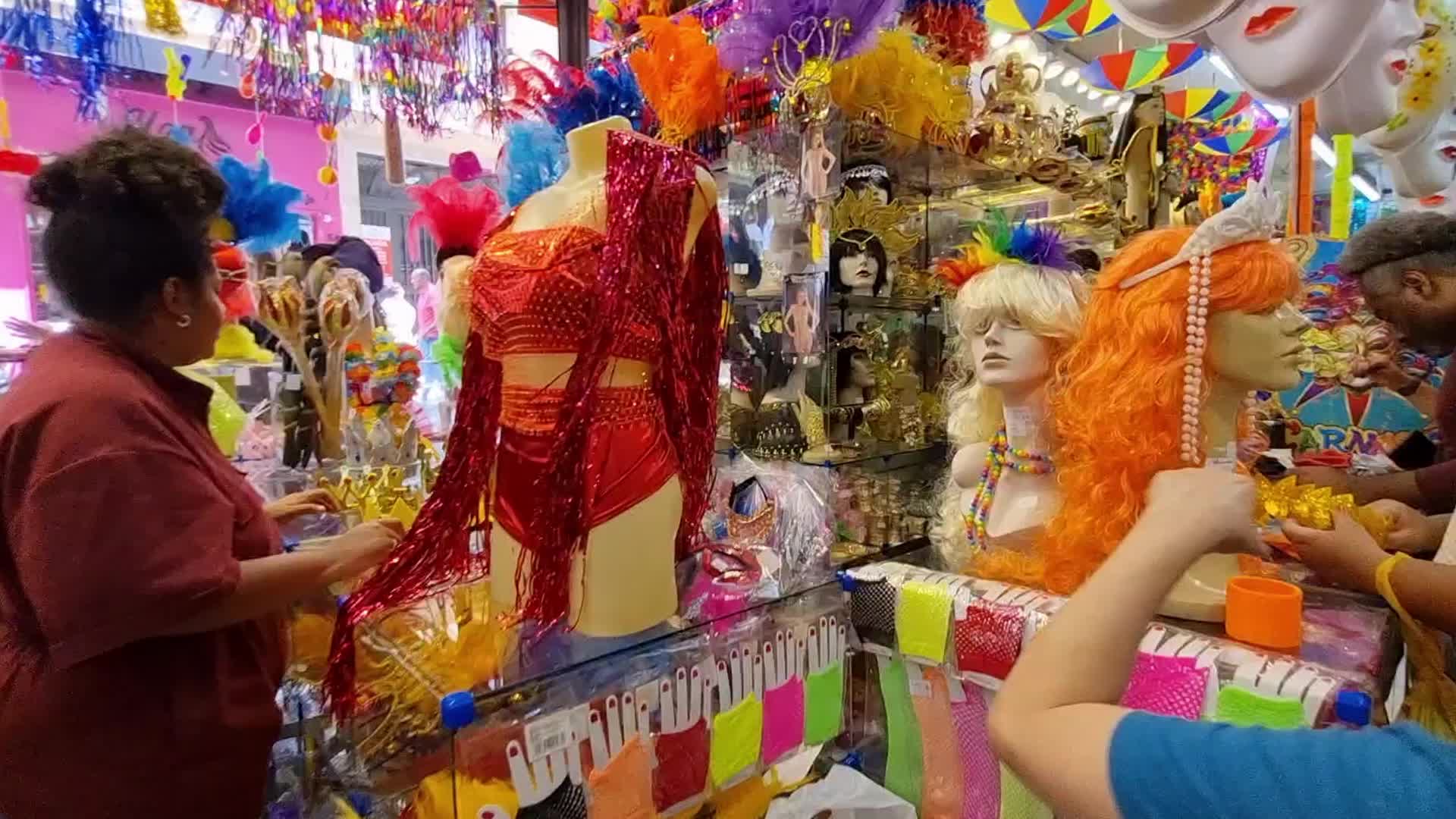 "Carnival Preparations Surge in Sao Paulo's 25 de Marco Area