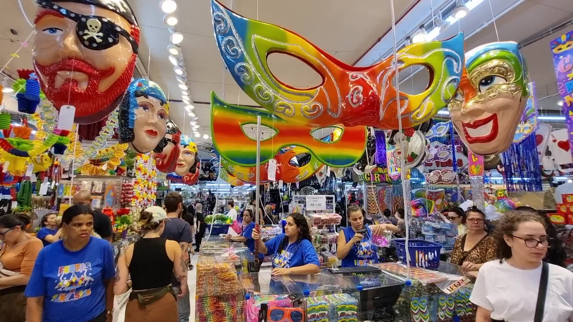 "Carnival Preparations Surge in Sao Paulo's 25 de Marco Area