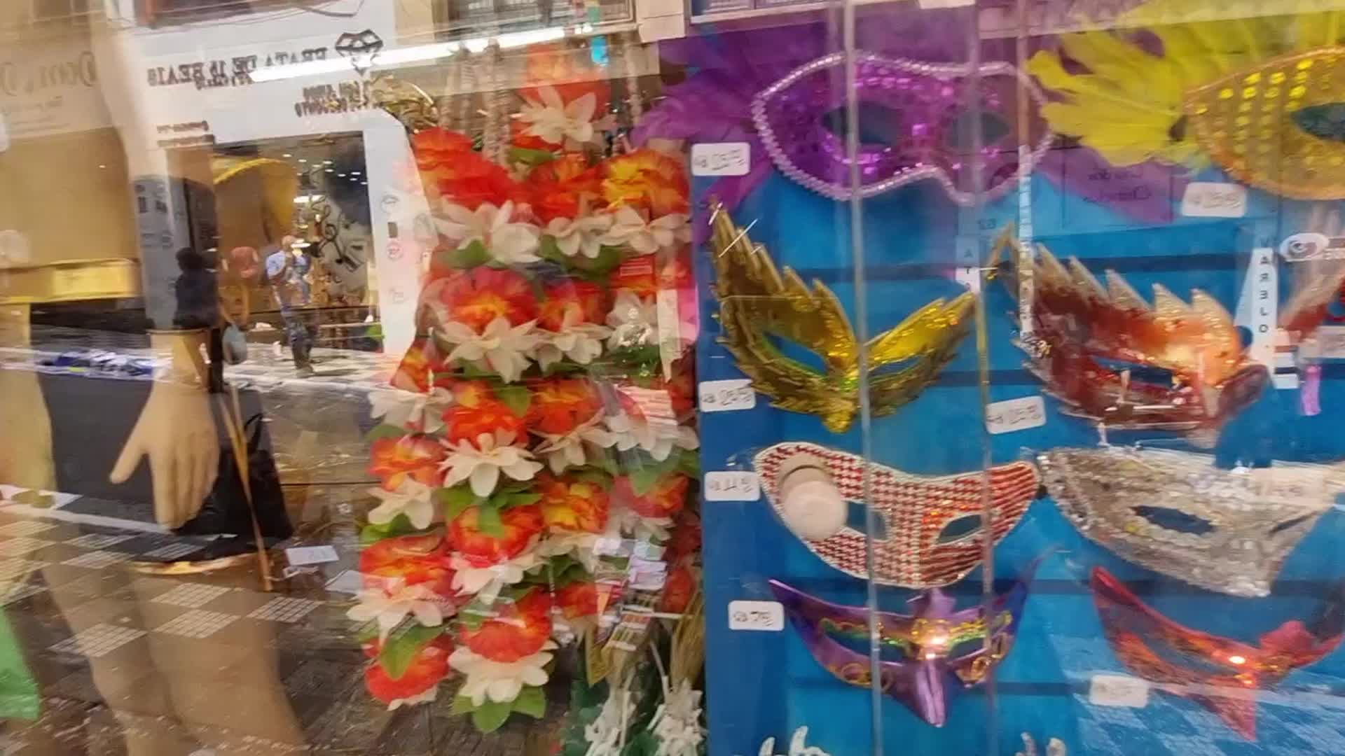 "Carnival Preparations Surge in Sao Paulo's 25 de Marco Area