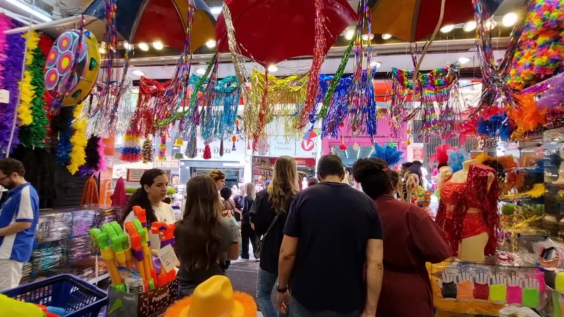 "Carnival Preparations Surge in Sao Paulo's 25 de Marco Area