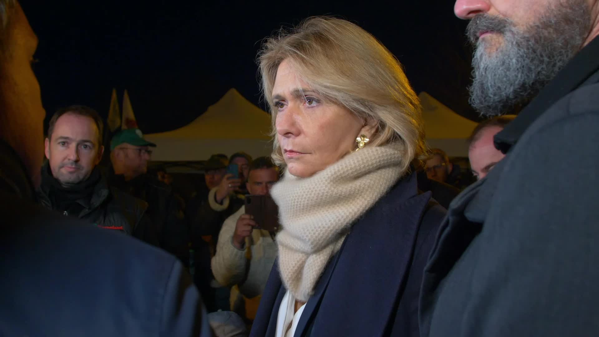 Pecresse meets farmers in revolt