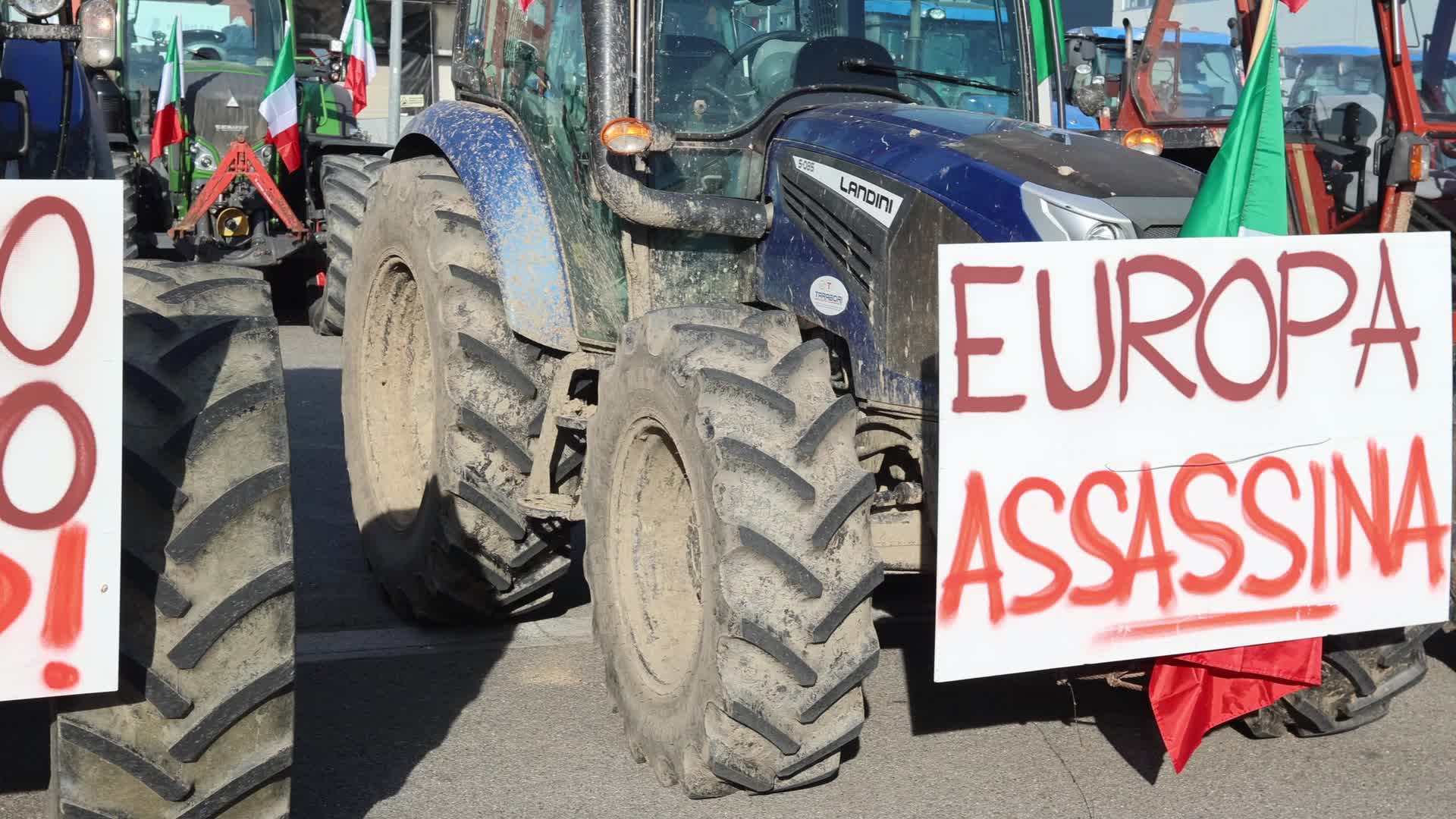 Farmers demonstrating against the European Union's agricultural policies in Pisa