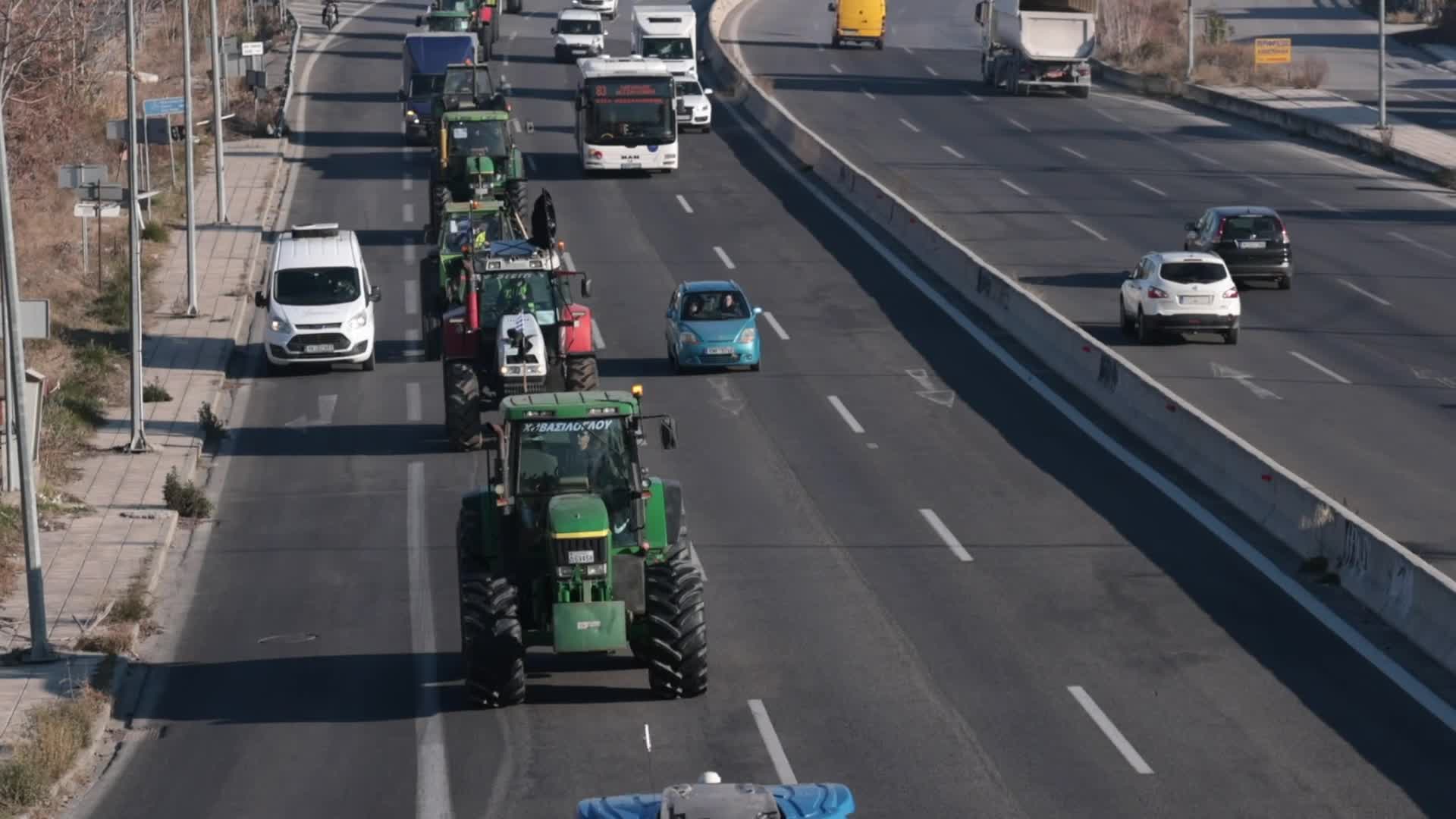 Protesting farmers drive their tractors into Thessaloniki
