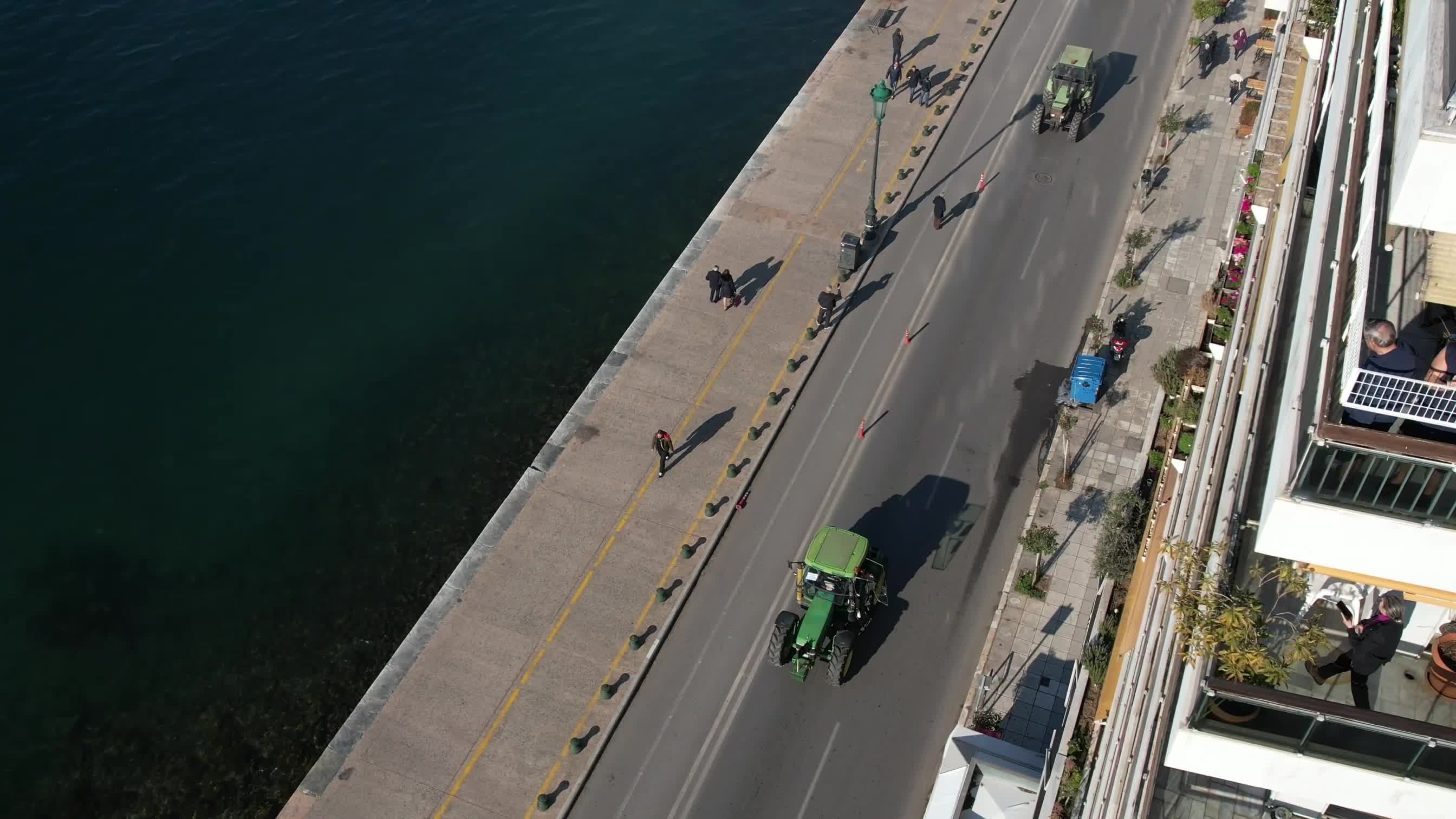 Protesting farmers drive their tractors into Thessaloniki