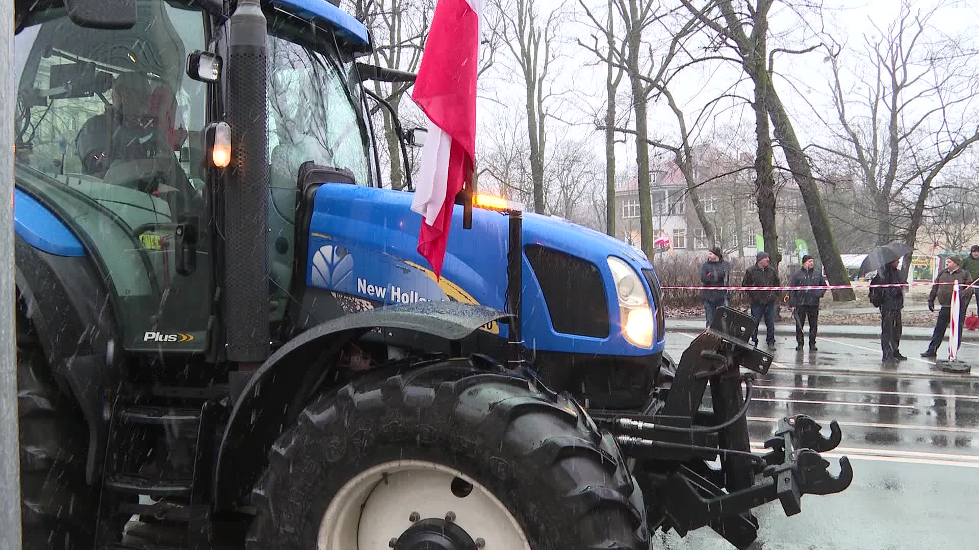 Polish farmers block roads in nationwide protest