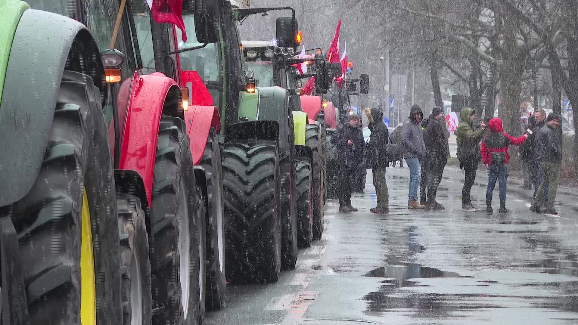 Polish farmers block roads in nationwide protest