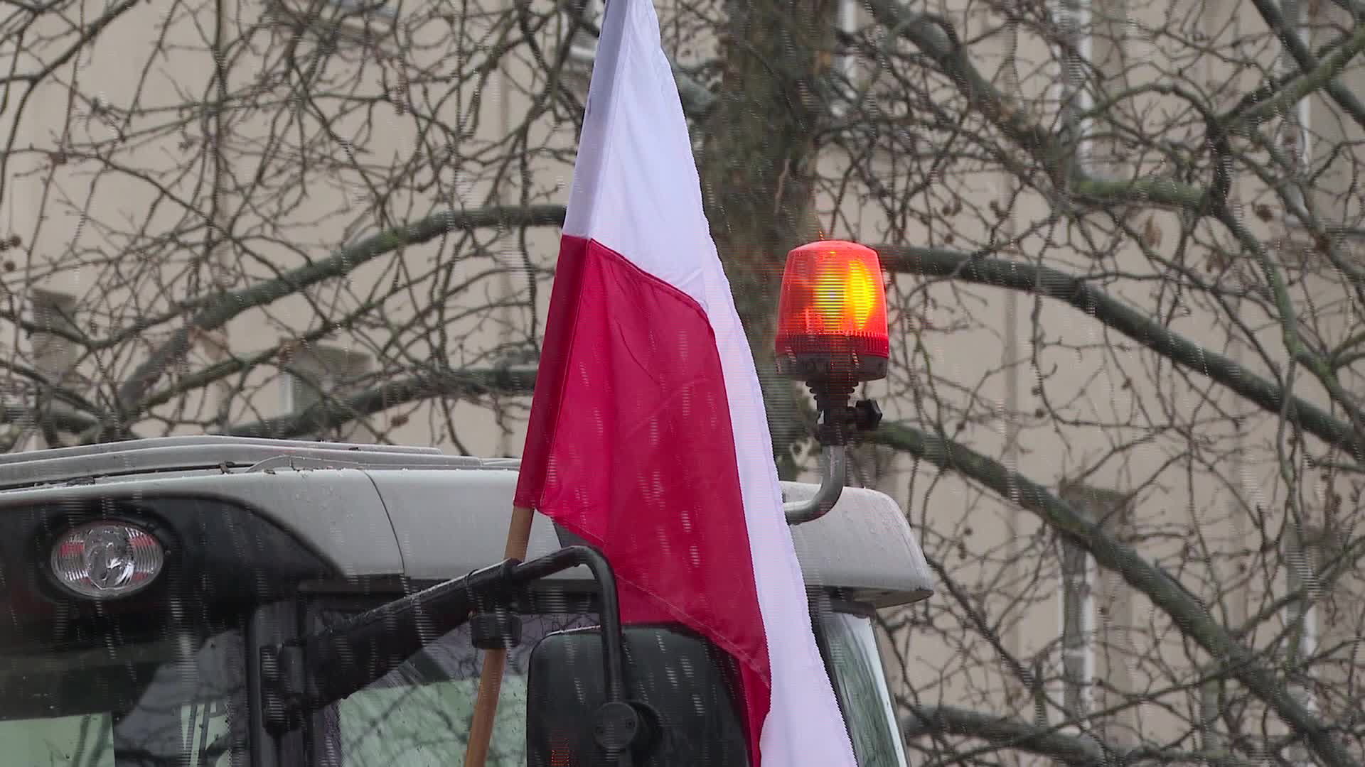 Polish farmers block roads in nationwide protest