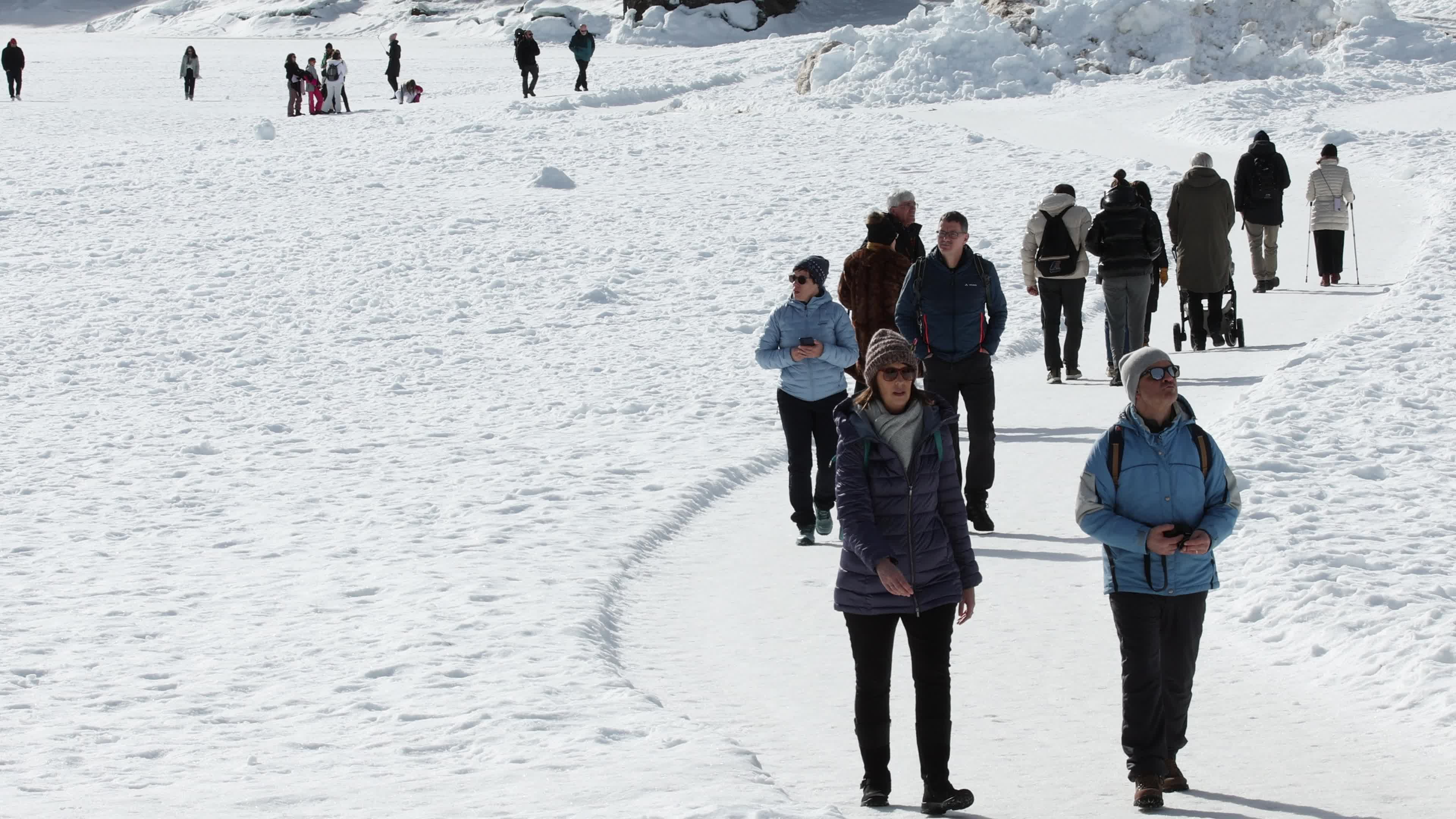 Lake Braies: Thin Ice Alerts Amid Mild Italian Winter