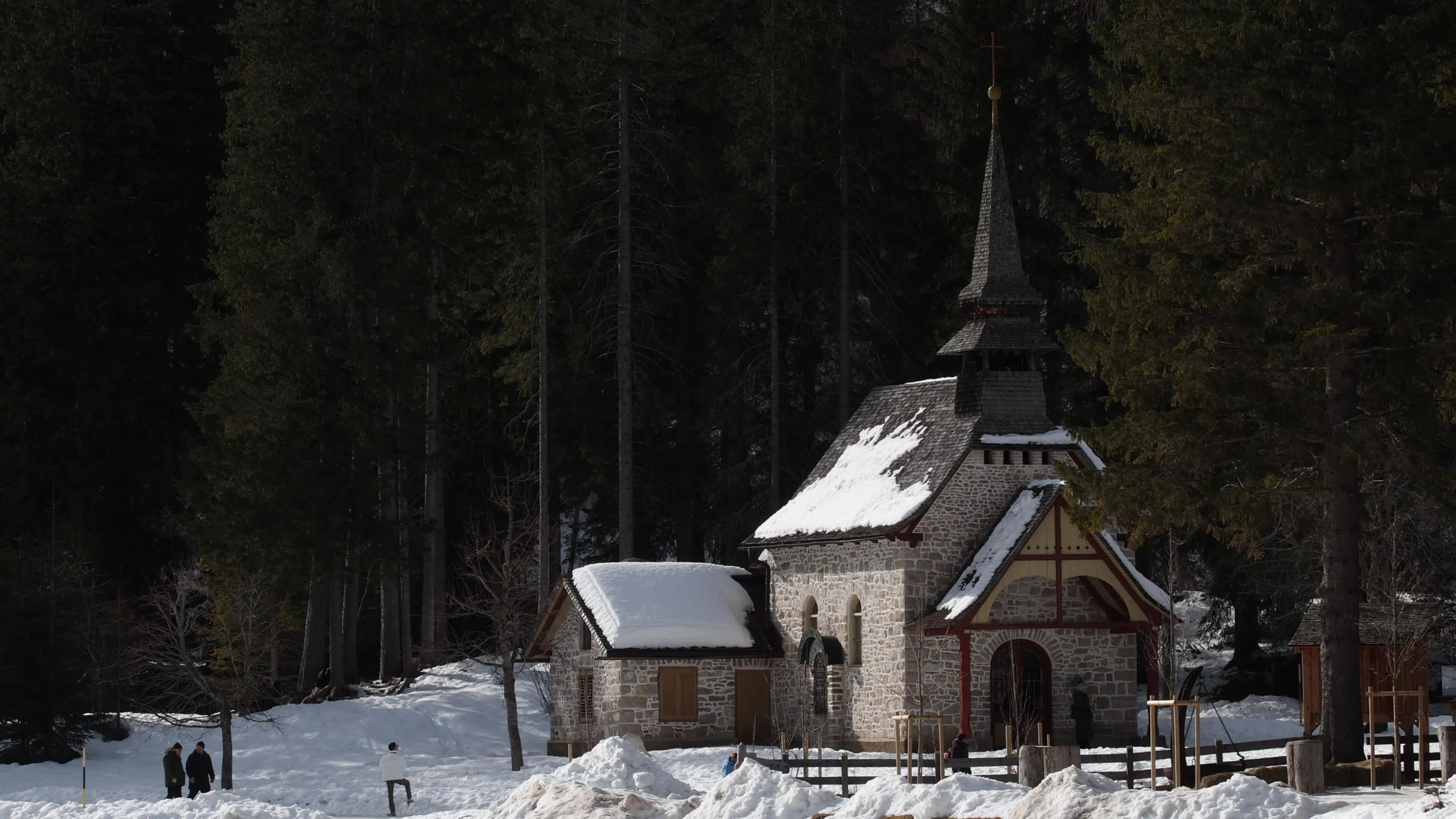 Lake Braies: Thin Ice Alerts Amid Mild Italian Winter