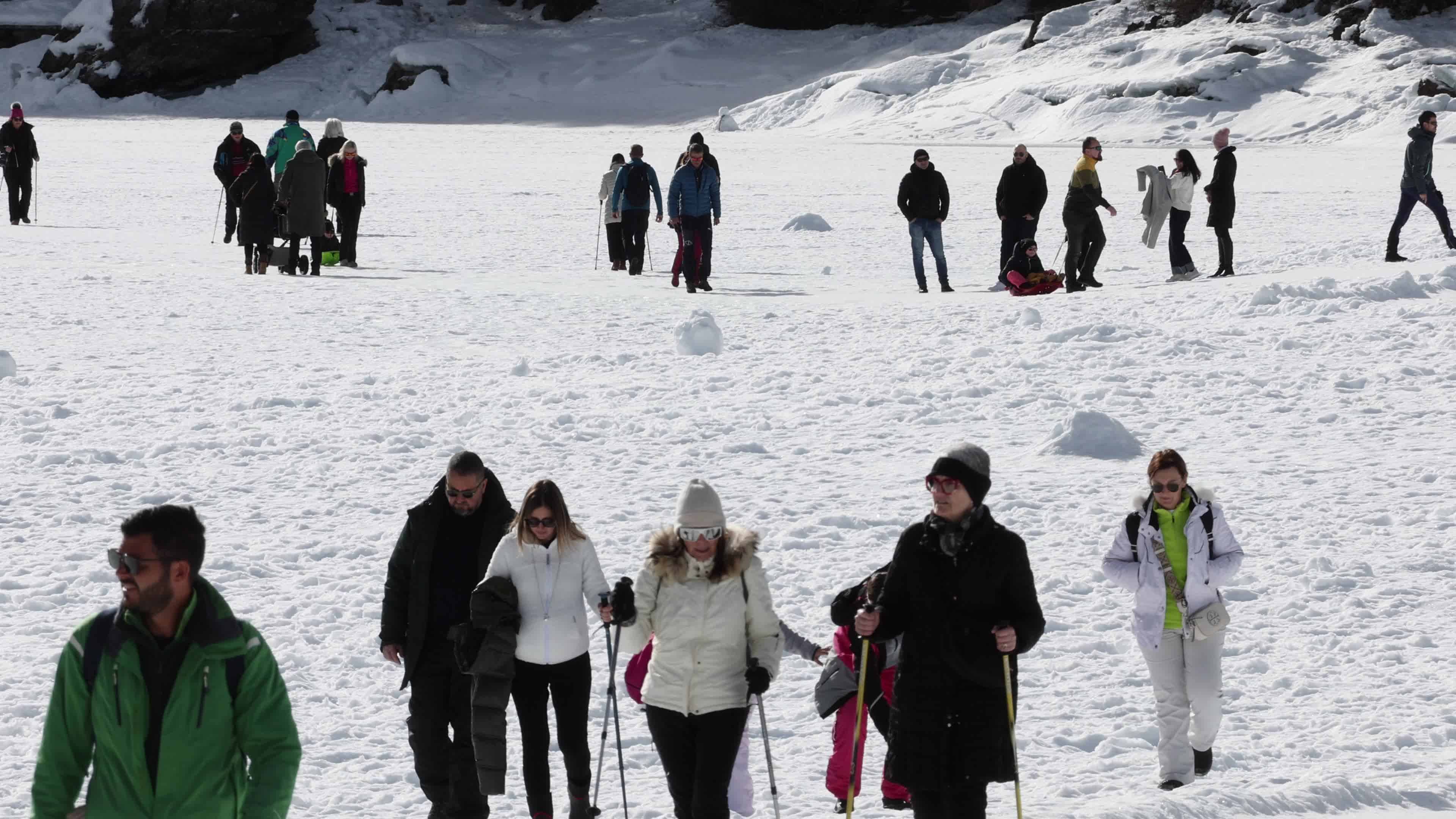 Lake Braies: Thin Ice Alerts Amid Mild Italian Winter