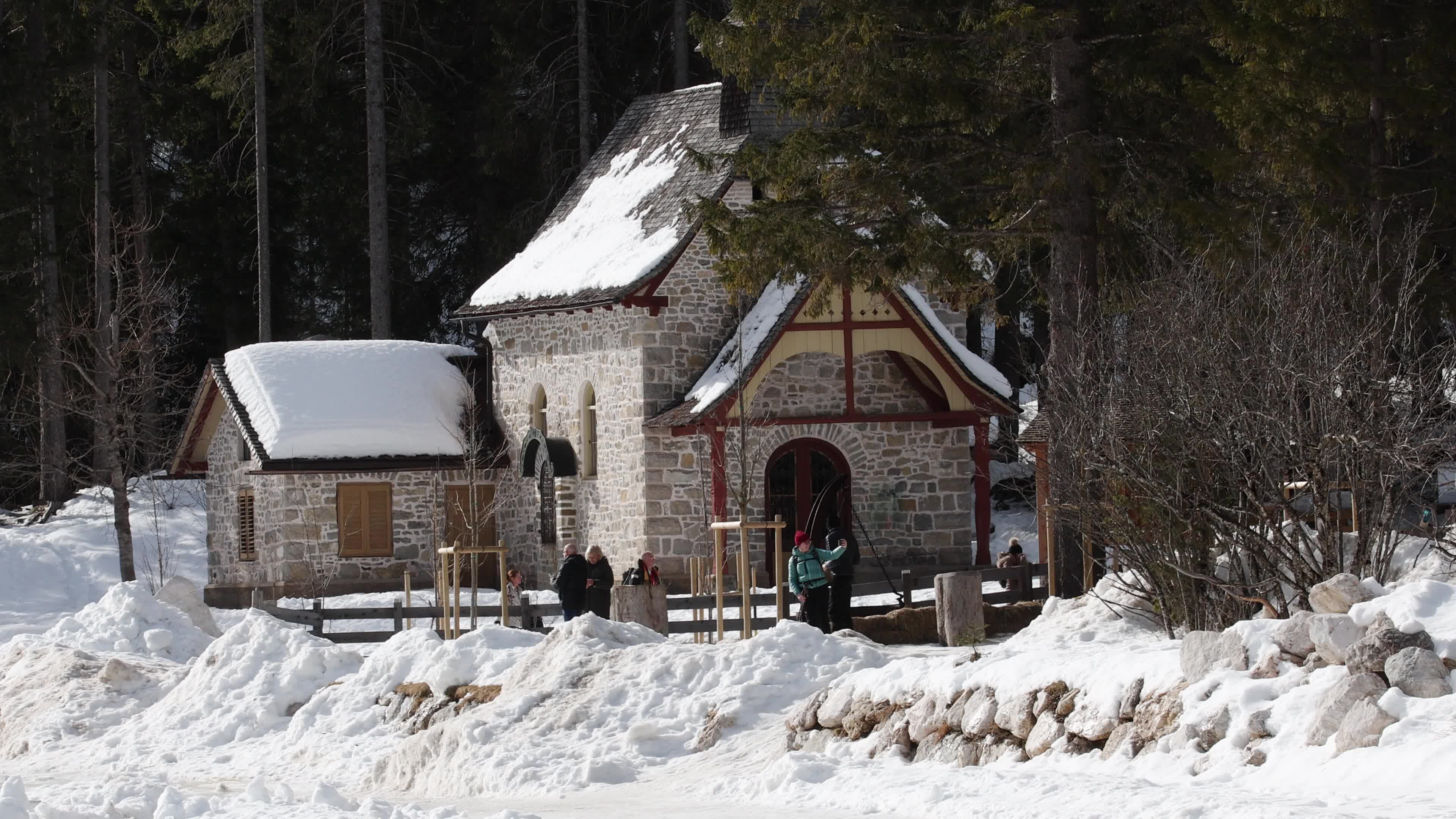 Lake Braies: Thin Ice Alerts Amid Mild Italian Winter