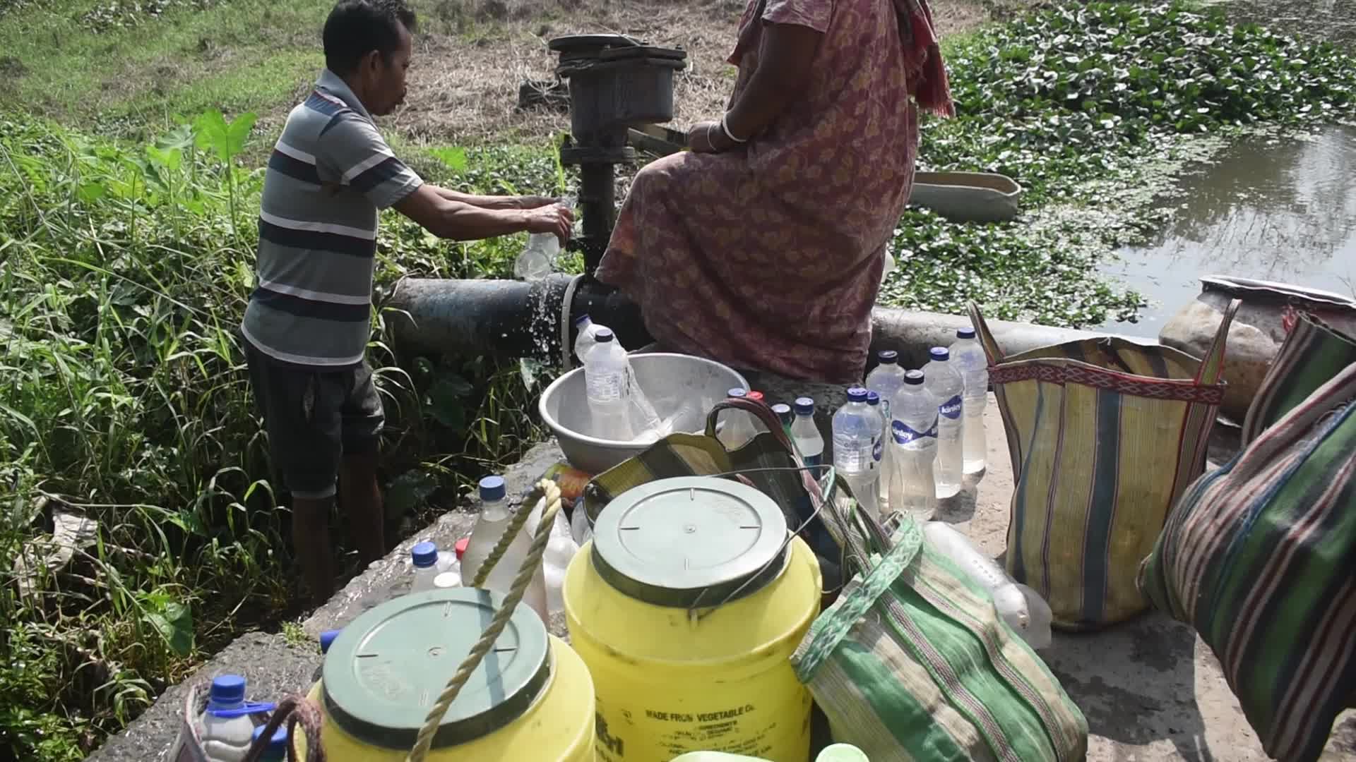Daily life on the outskirts of Kolkata, India