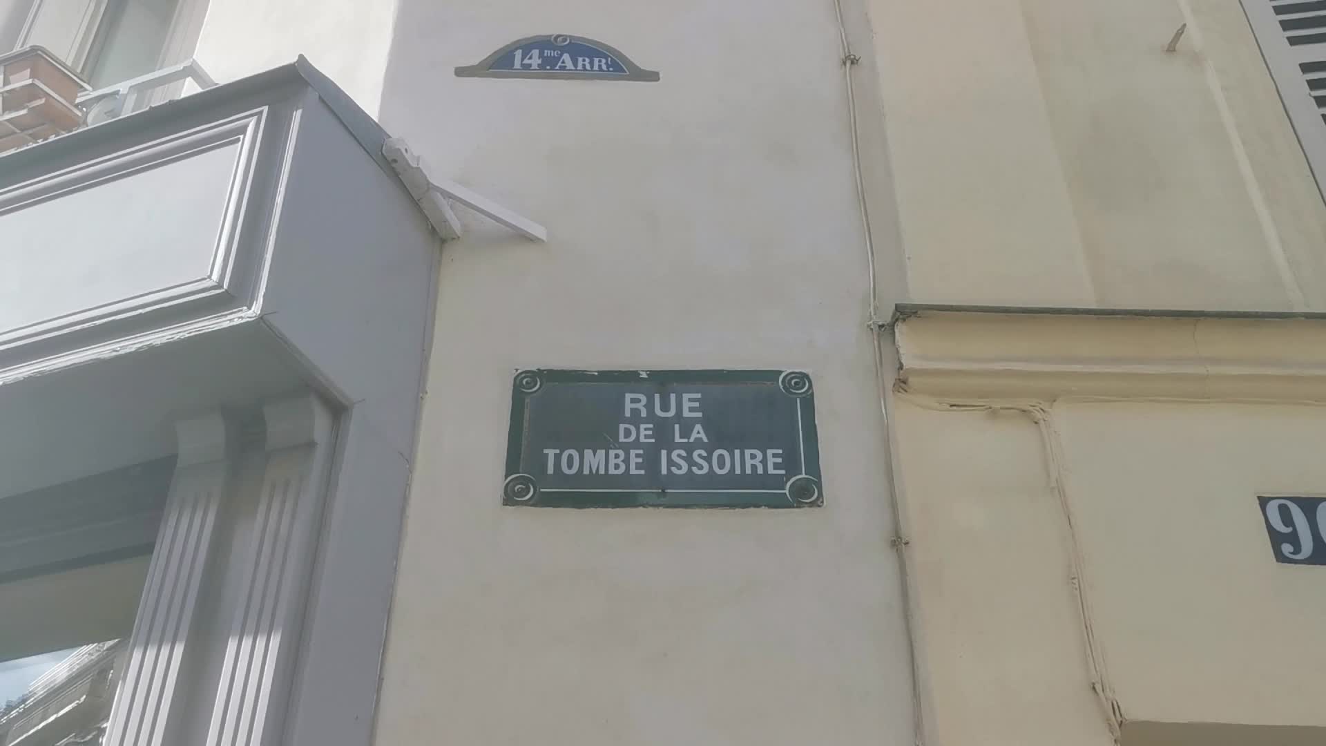 A man attacked with a knife in the street, the preferred trail of an anti-Semitic act